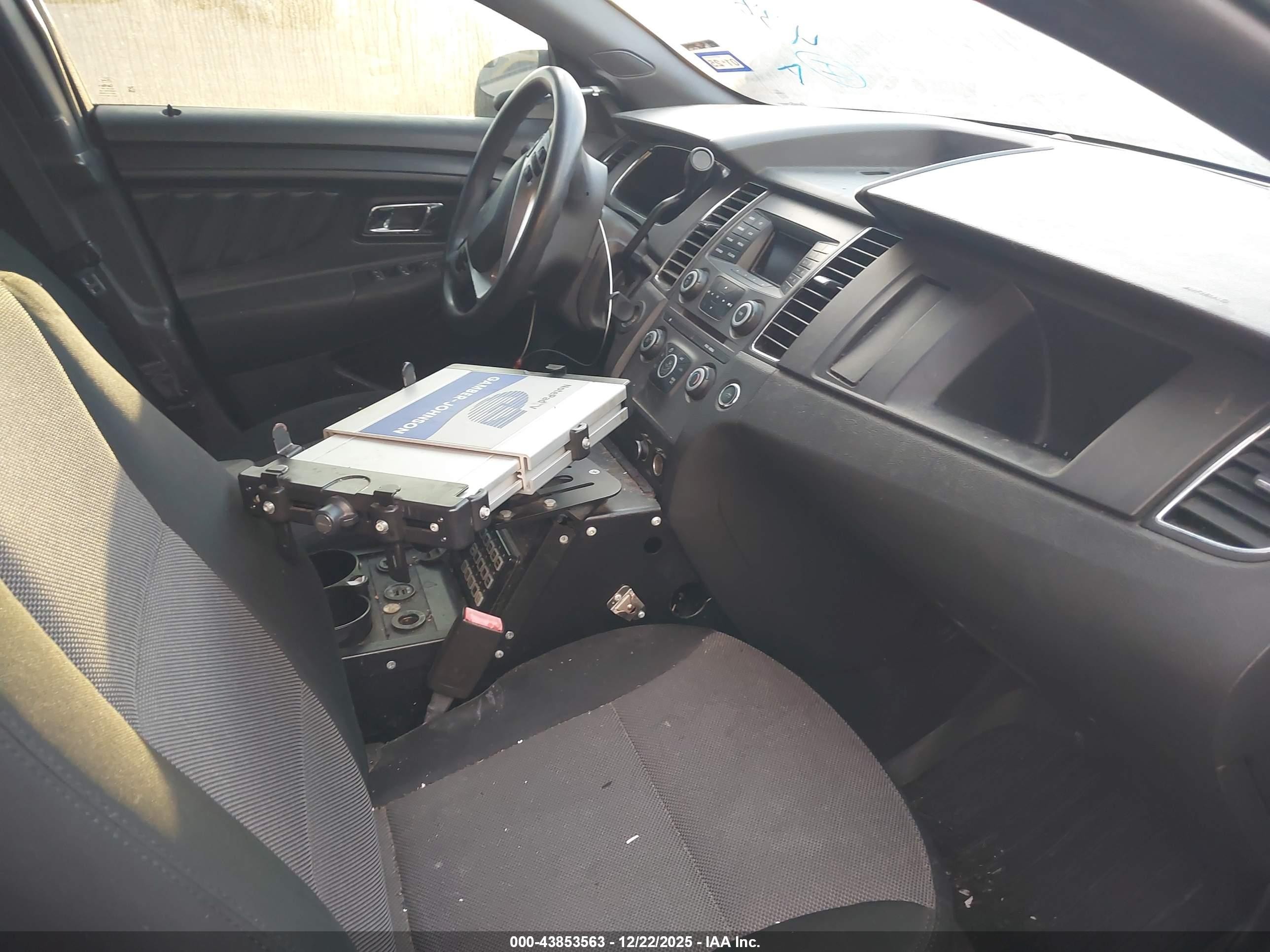 2014 Ford Police Interceptor   Черный vin: 1FAHP2MT1EG153733