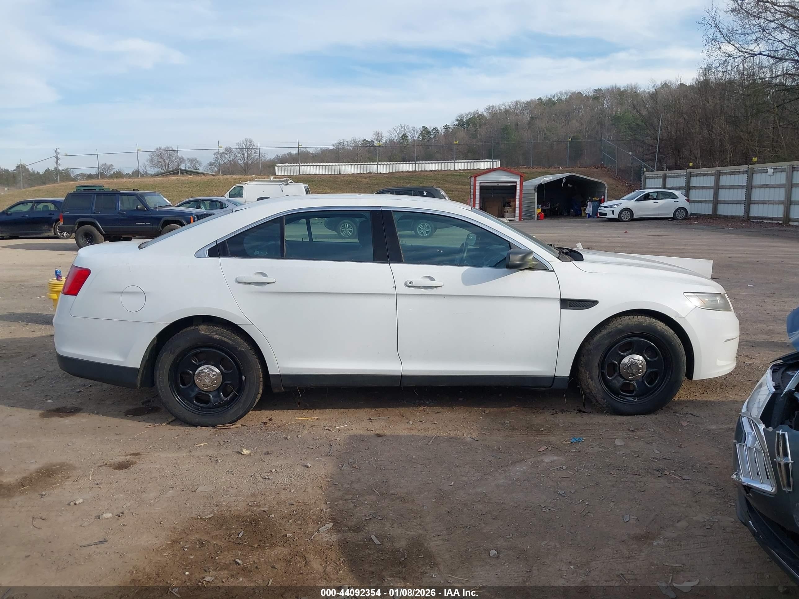 2014 Ford Police Interceptor   Белый vin: 1FAHP2MT5EG155159