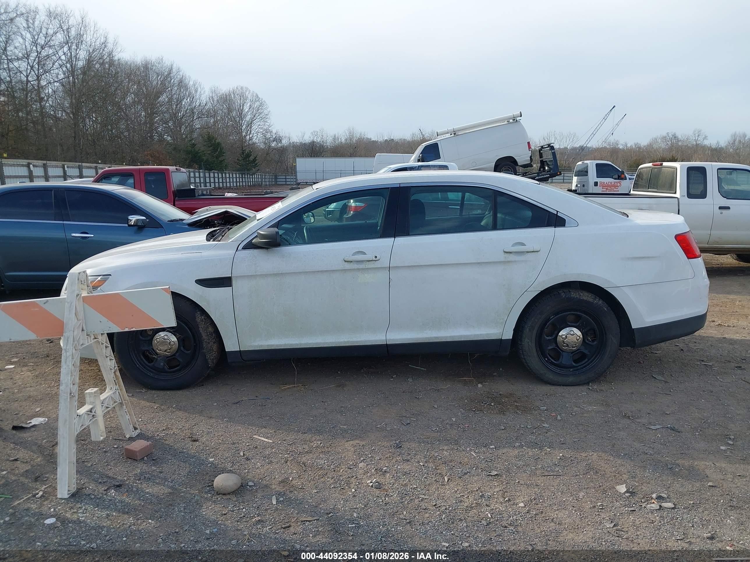 2014 Ford Police Interceptor   Белый vin: 1FAHP2MT5EG155159