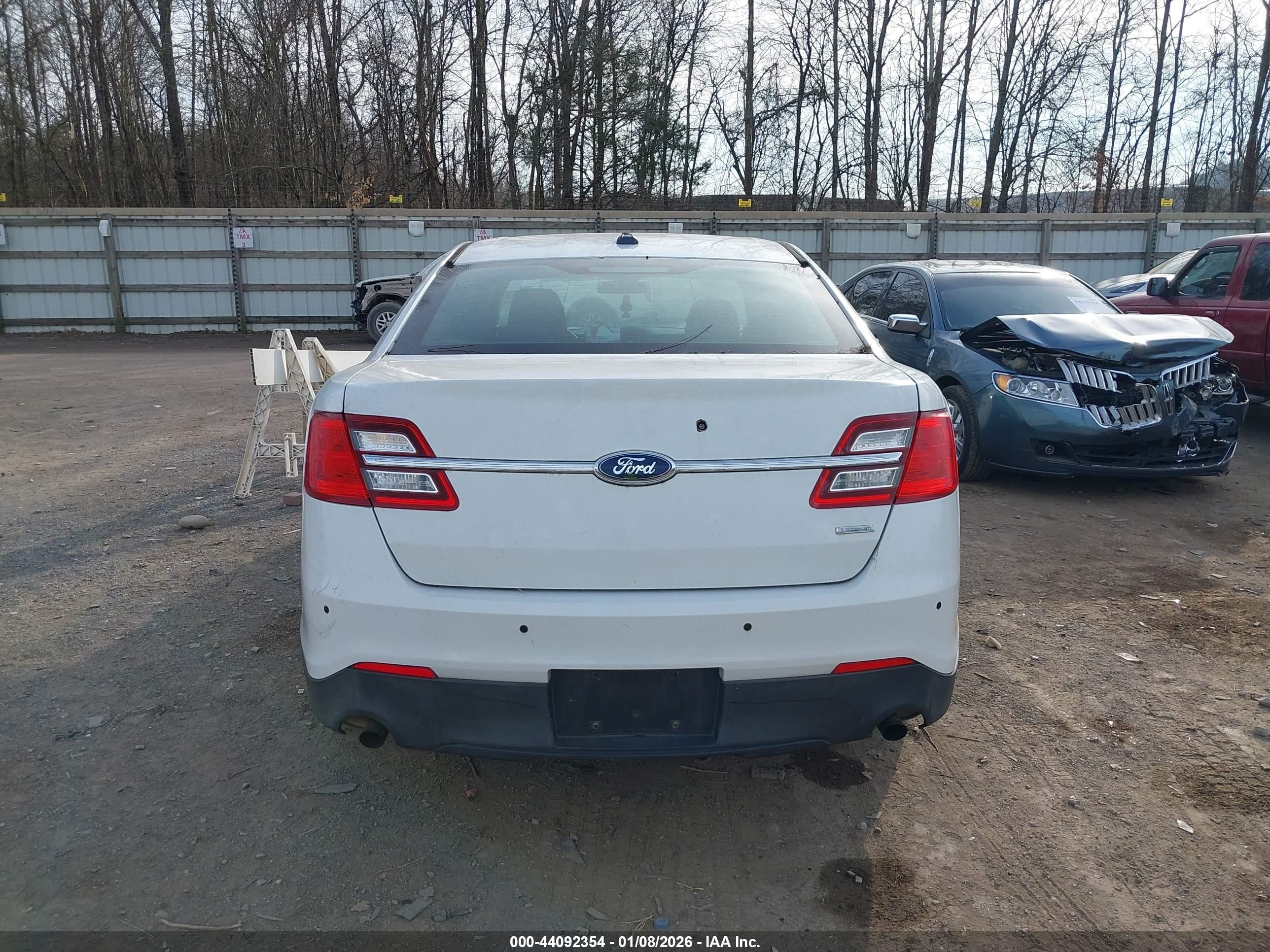 2014 Ford Police Interceptor   Белый vin: 1FAHP2MT5EG155159
