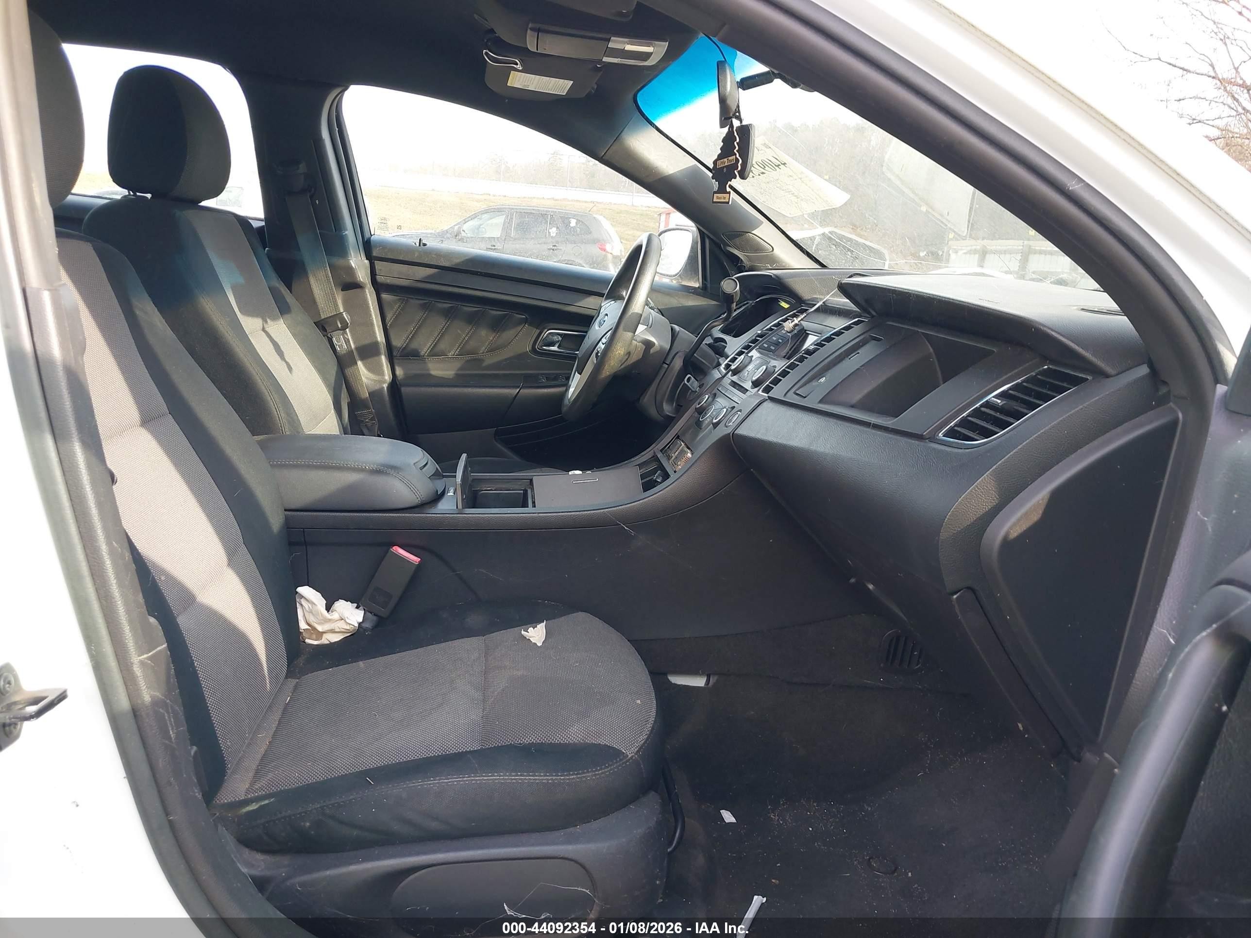 2014 Ford Police Interceptor   Белый vin: 1FAHP2MT5EG155159