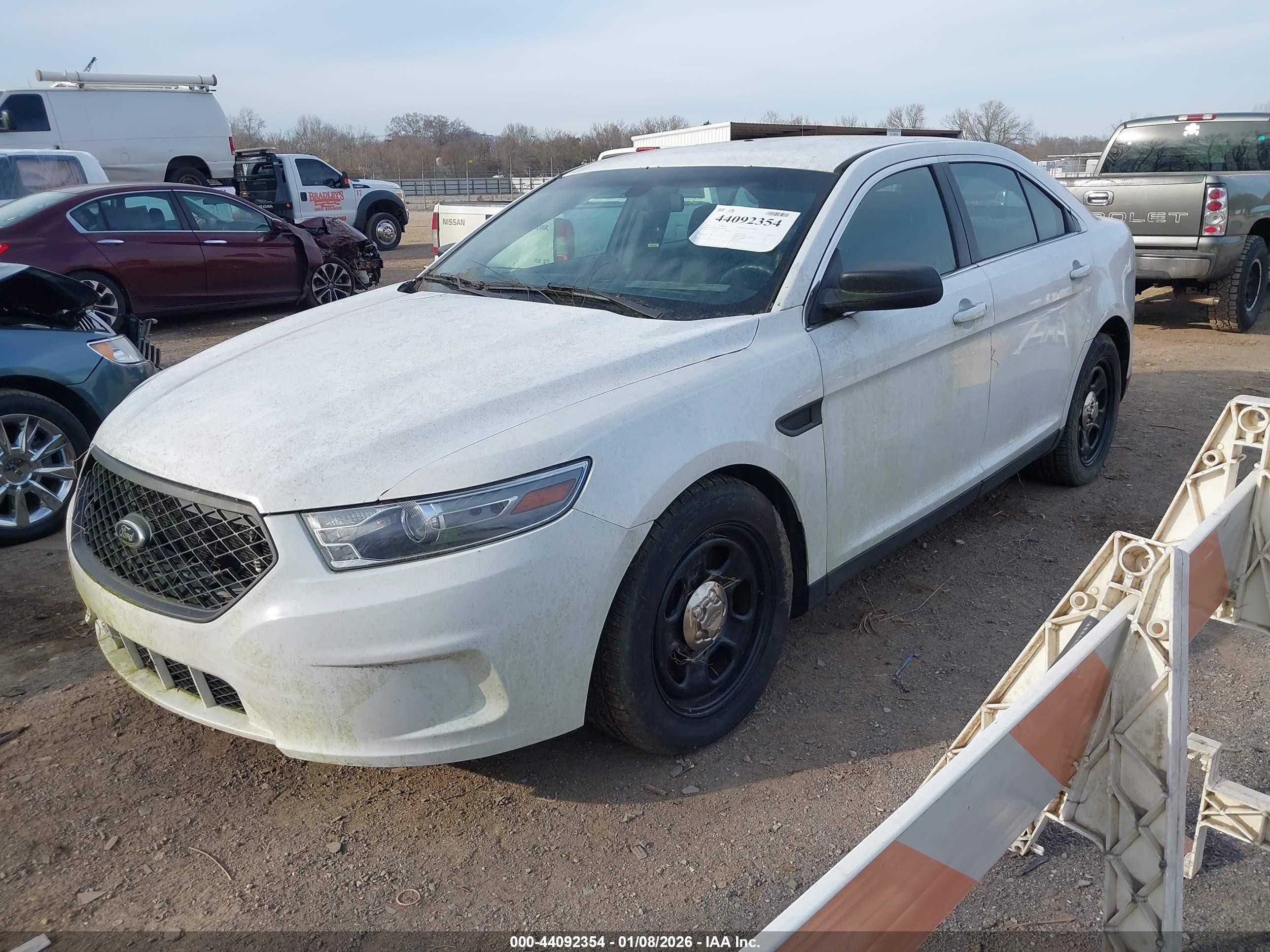 2014 Ford Police Interceptor   Белый vin: 1FAHP2MT5EG155159