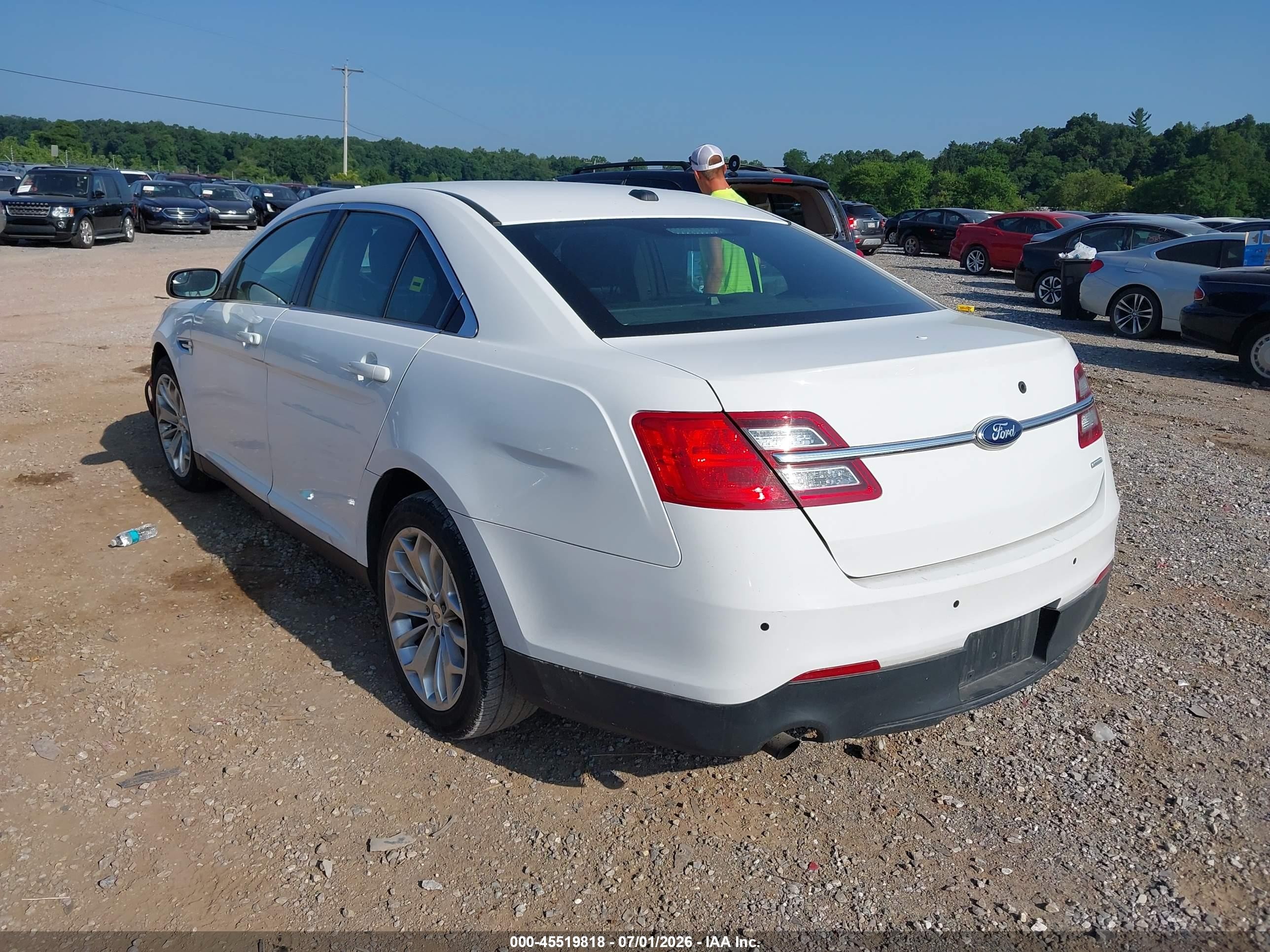 2015 Ford Police Interceptor   White vin: 1FAHP2MT5FG182220