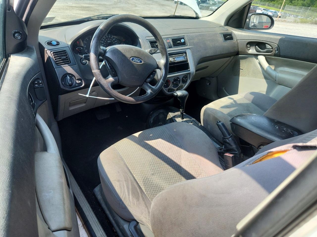 2006 Ford Focus Zx3 White vin: 1FAHP31N46W255157