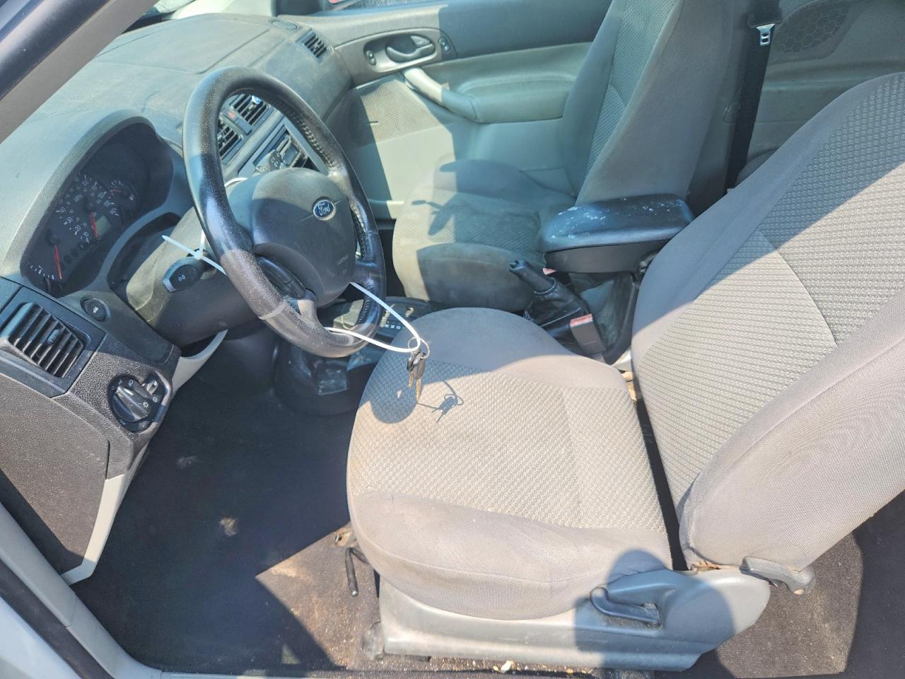 2006 Ford Focus Zx3 White vin: 1FAHP31N46W255157