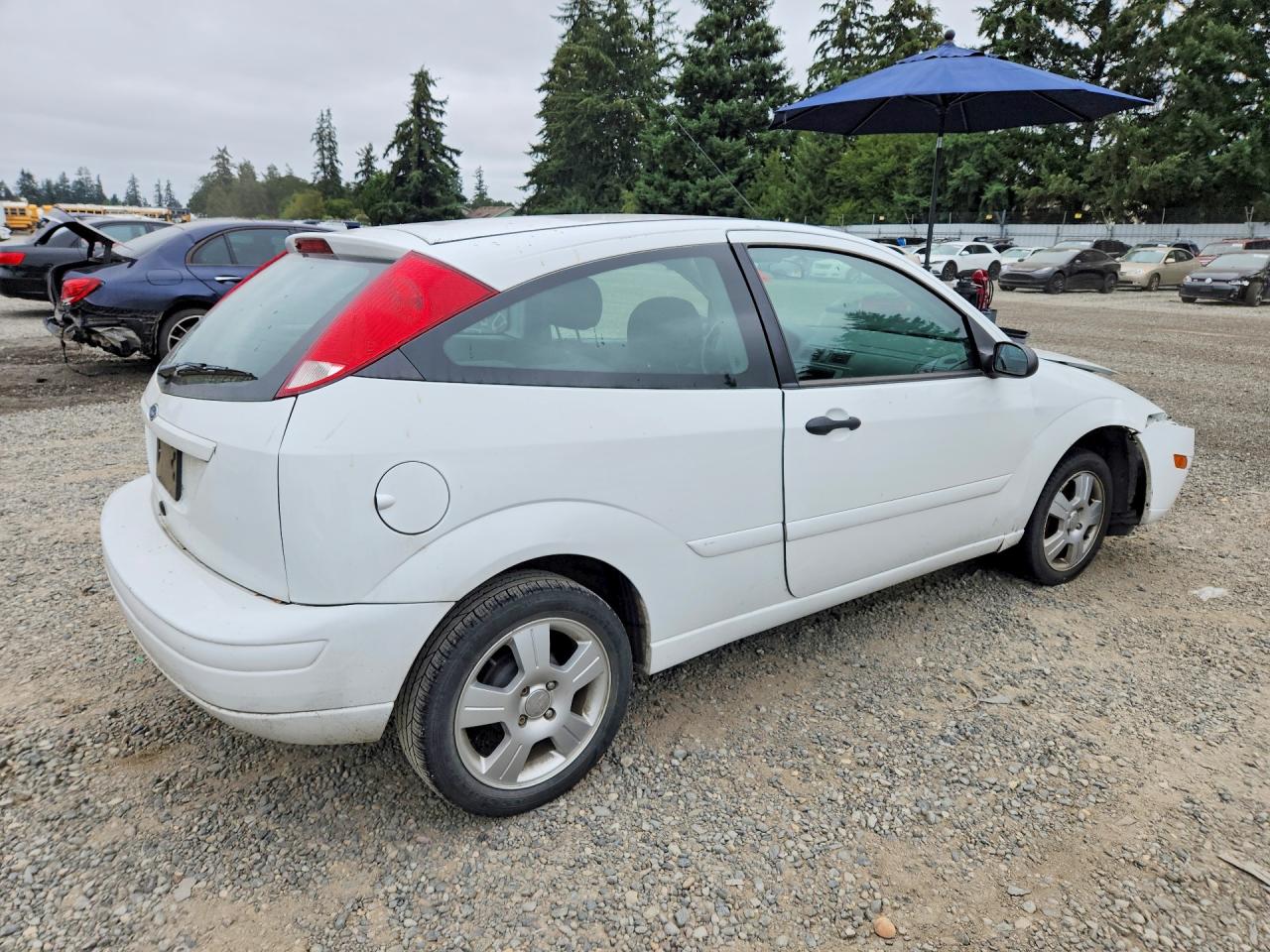2007 Ford Focus Zx3 White vin: 1FAHP31N67W277856