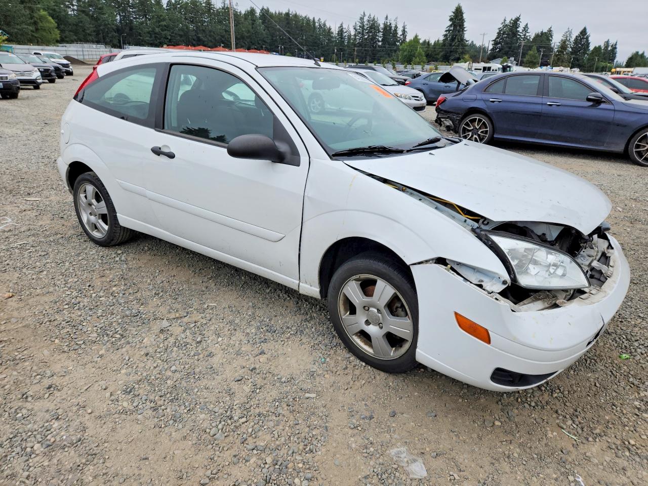2007 Ford Focus Zx3 White vin: 1FAHP31N67W277856
