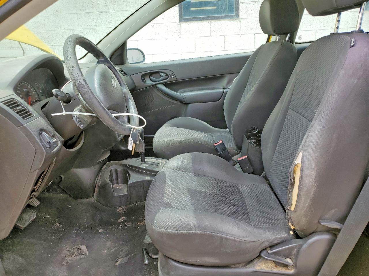 2006 Ford Focus Zx3 Yellow vin: 1FAHP31N76W223416
