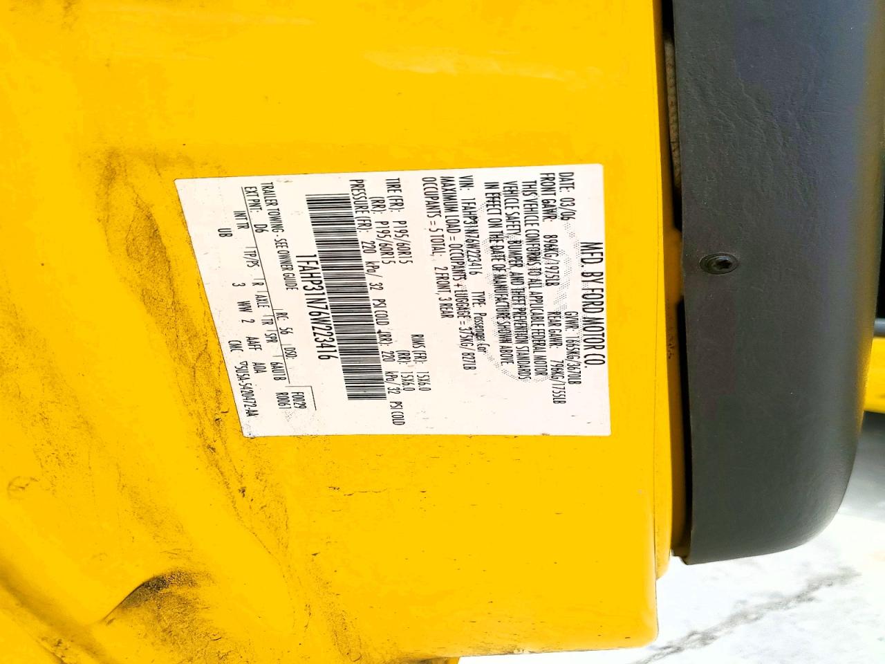 2006 Ford Focus Zx3 Yellow vin: 1FAHP31N76W223416