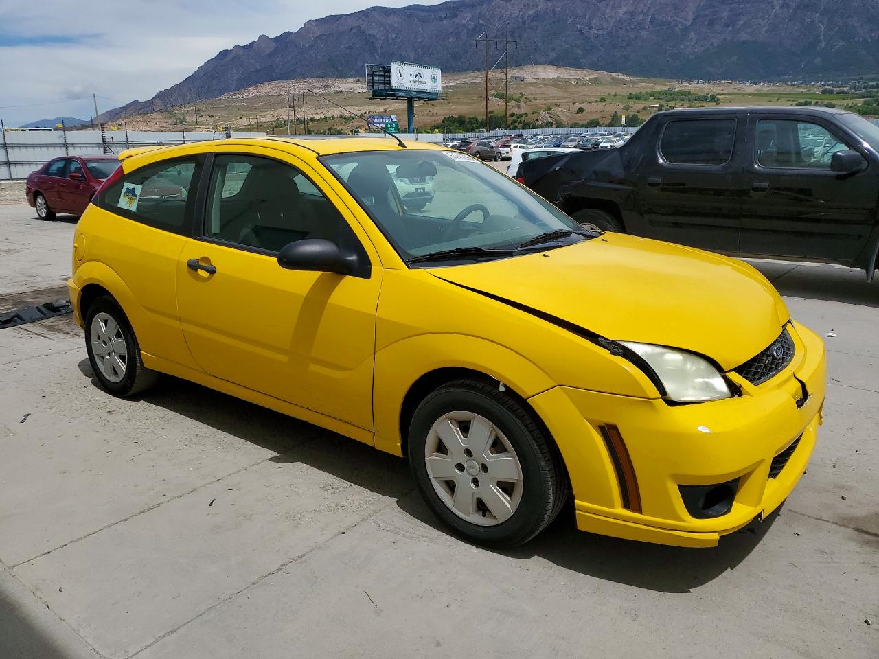 2006 Ford Focus Zx3 Yellow vin: 1FAHP31N76W223416