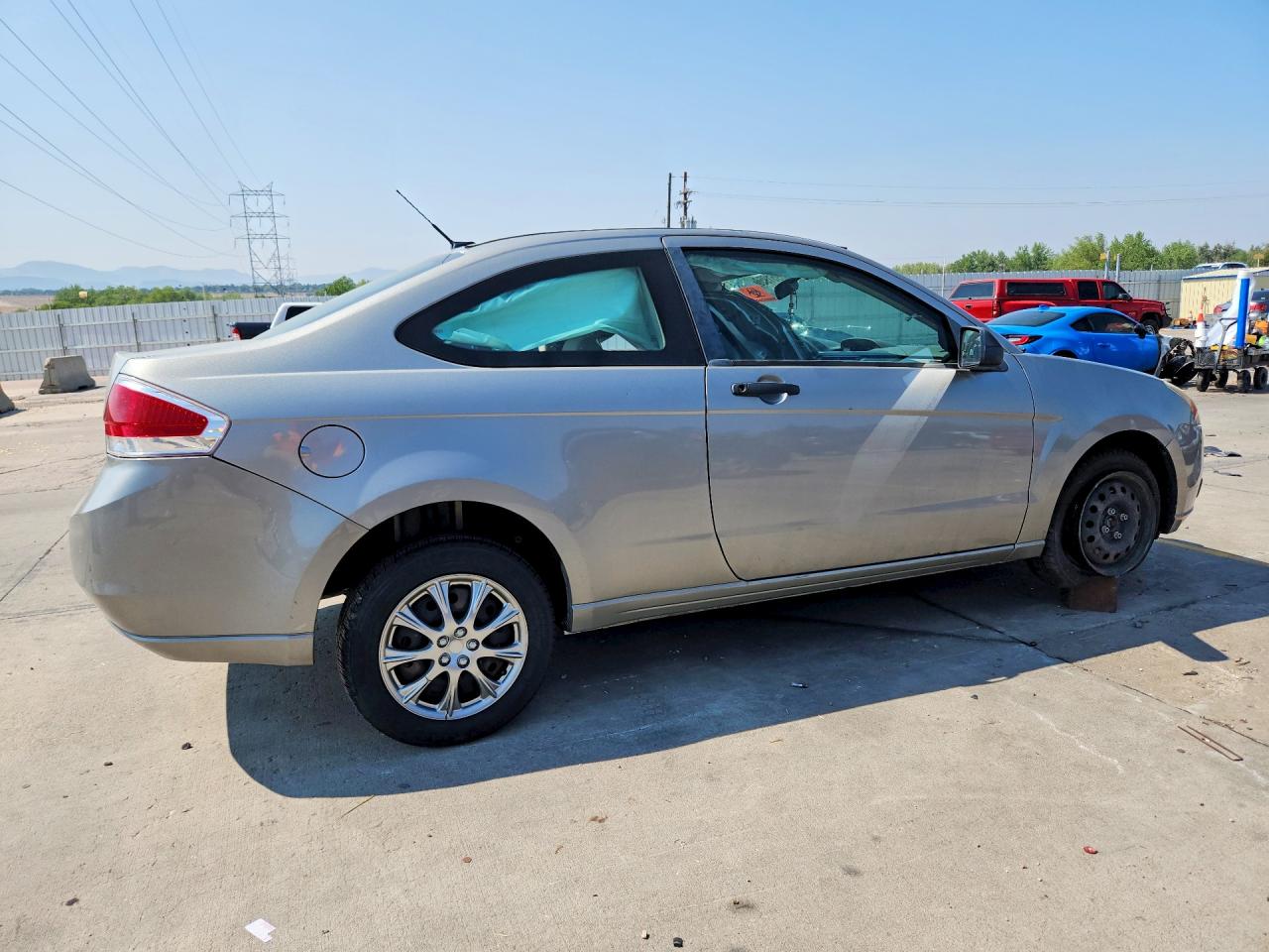 2008 Ford Focus Серебряный vin: 1FAHP32N28W231604