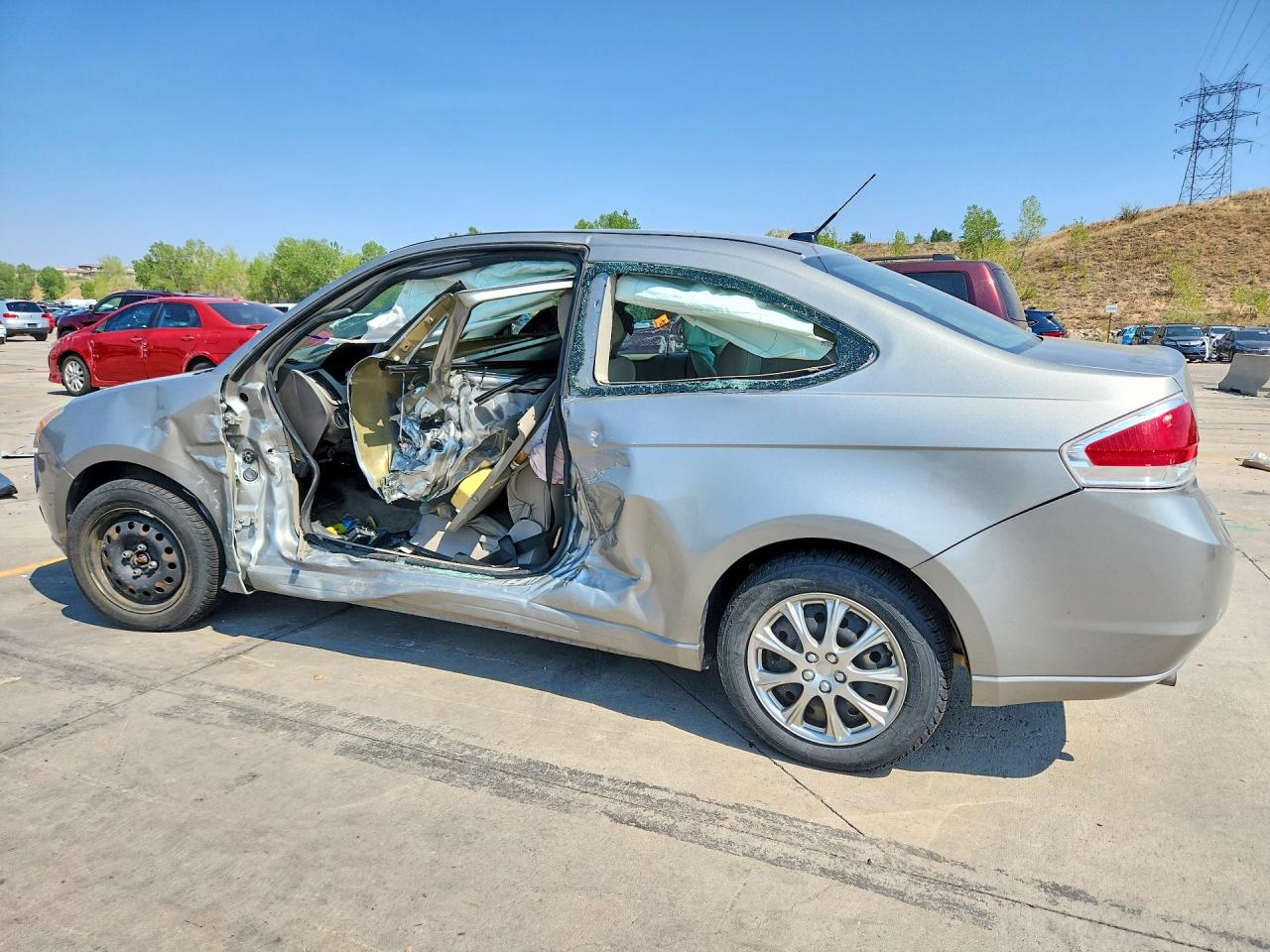 2008 Ford Focus Серебряный vin: 1FAHP32N28W231604