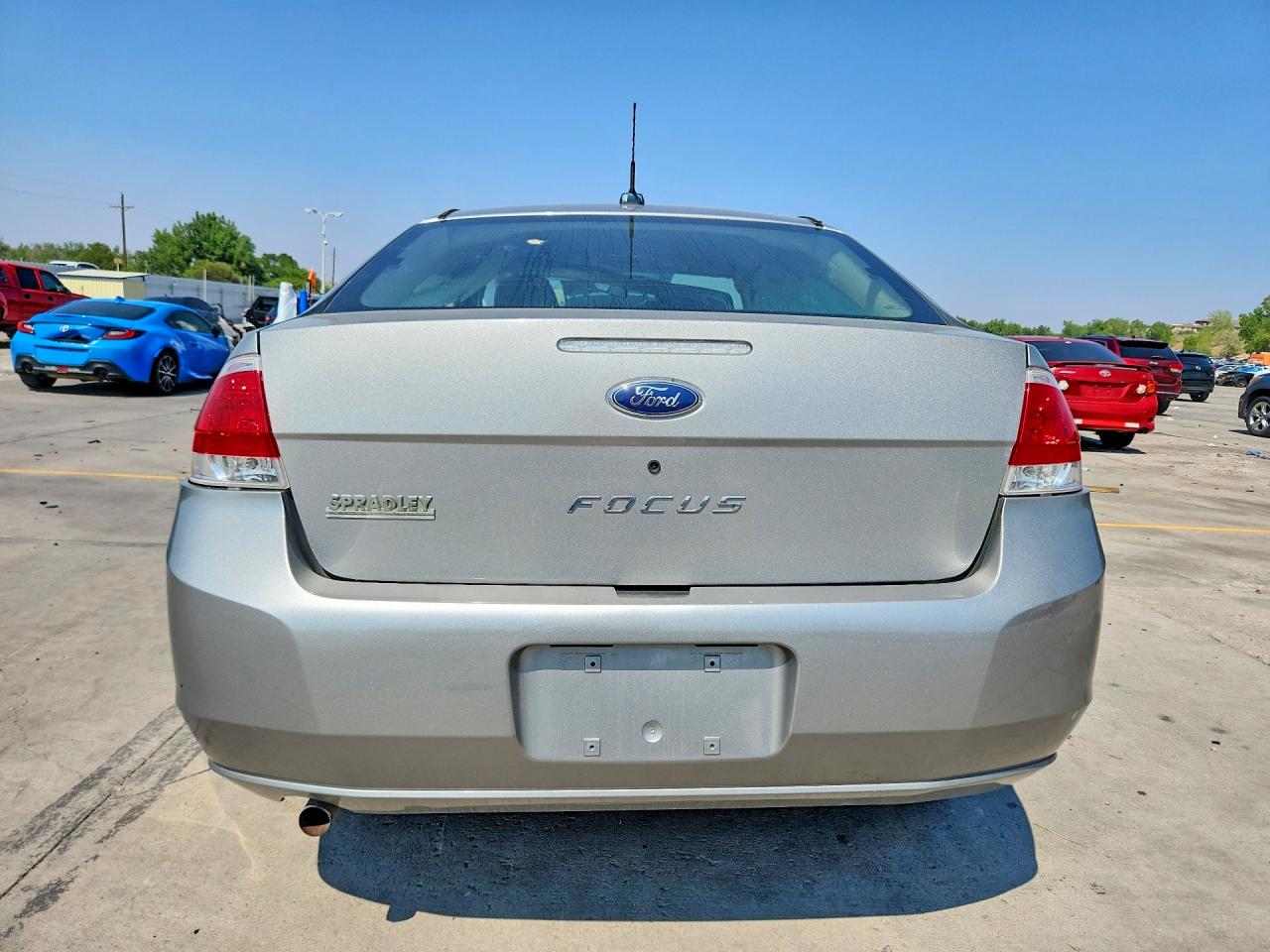 2008 Ford Focus Серебряный vin: 1FAHP32N28W231604