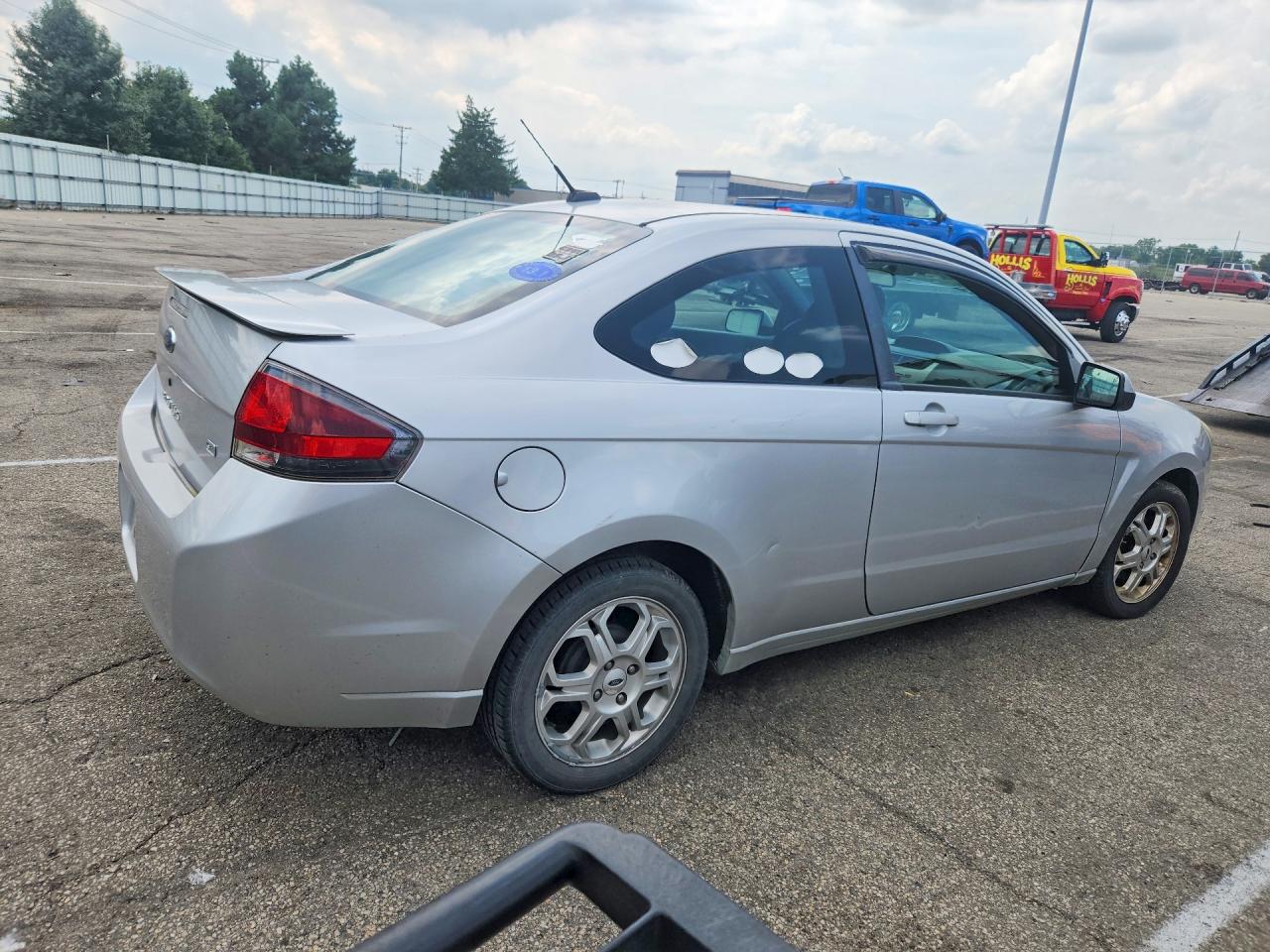 2009 Ford Focus Se Silver vin: 1FAHP32N39W190885