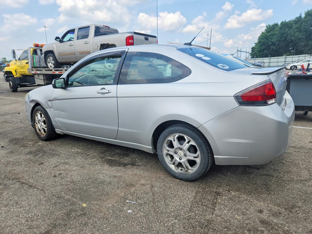 2009 Ford Focus Se Silver vin: 1FAHP32N39W190885