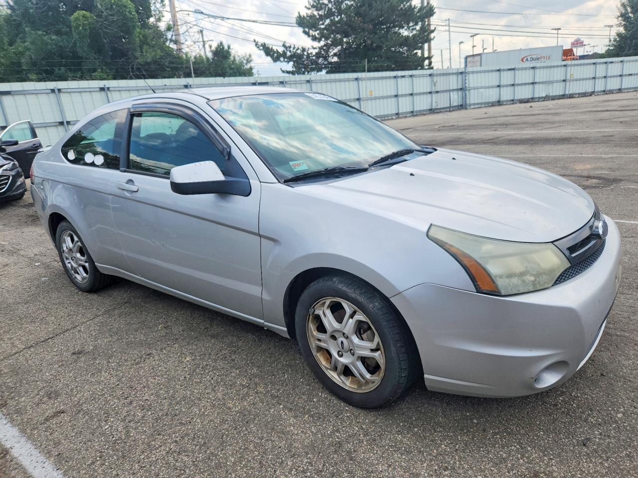 2009 Ford Focus Se Silver vin: 1FAHP32N39W190885