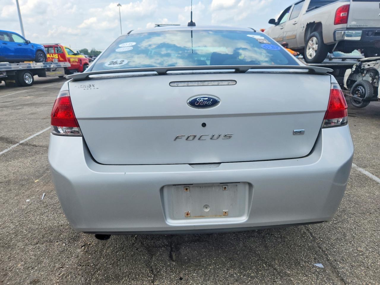 2009 Ford Focus Se Silver vin: 1FAHP32N39W190885