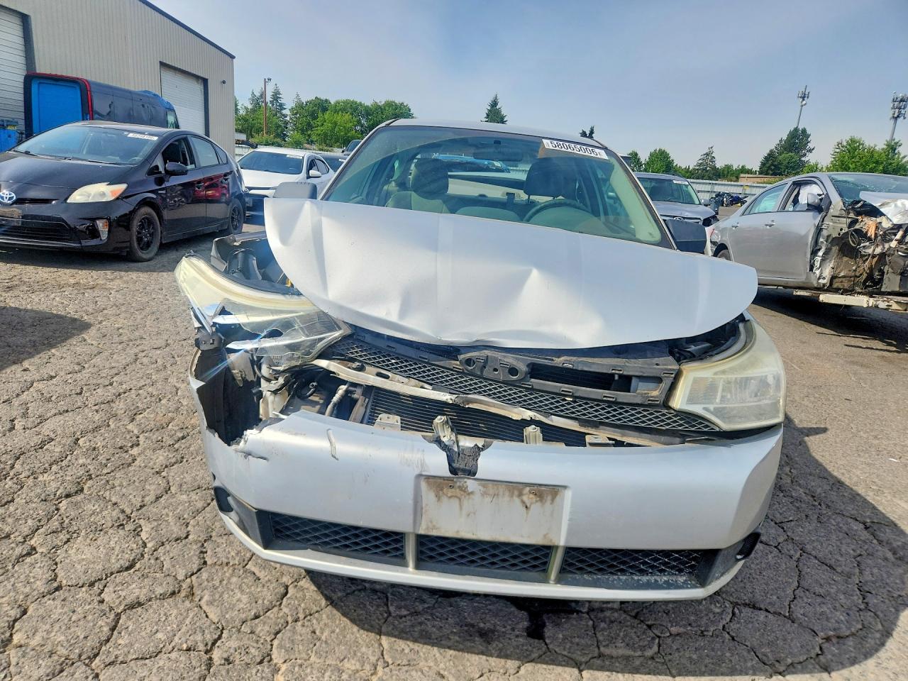 2008 Ford Focus S Silver vin: 1FAHP32N68W277128