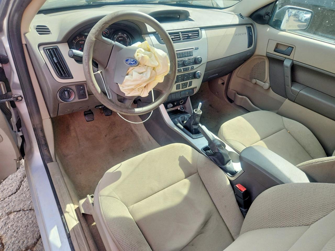 2008 Ford Focus S Silver vin: 1FAHP32N68W277128