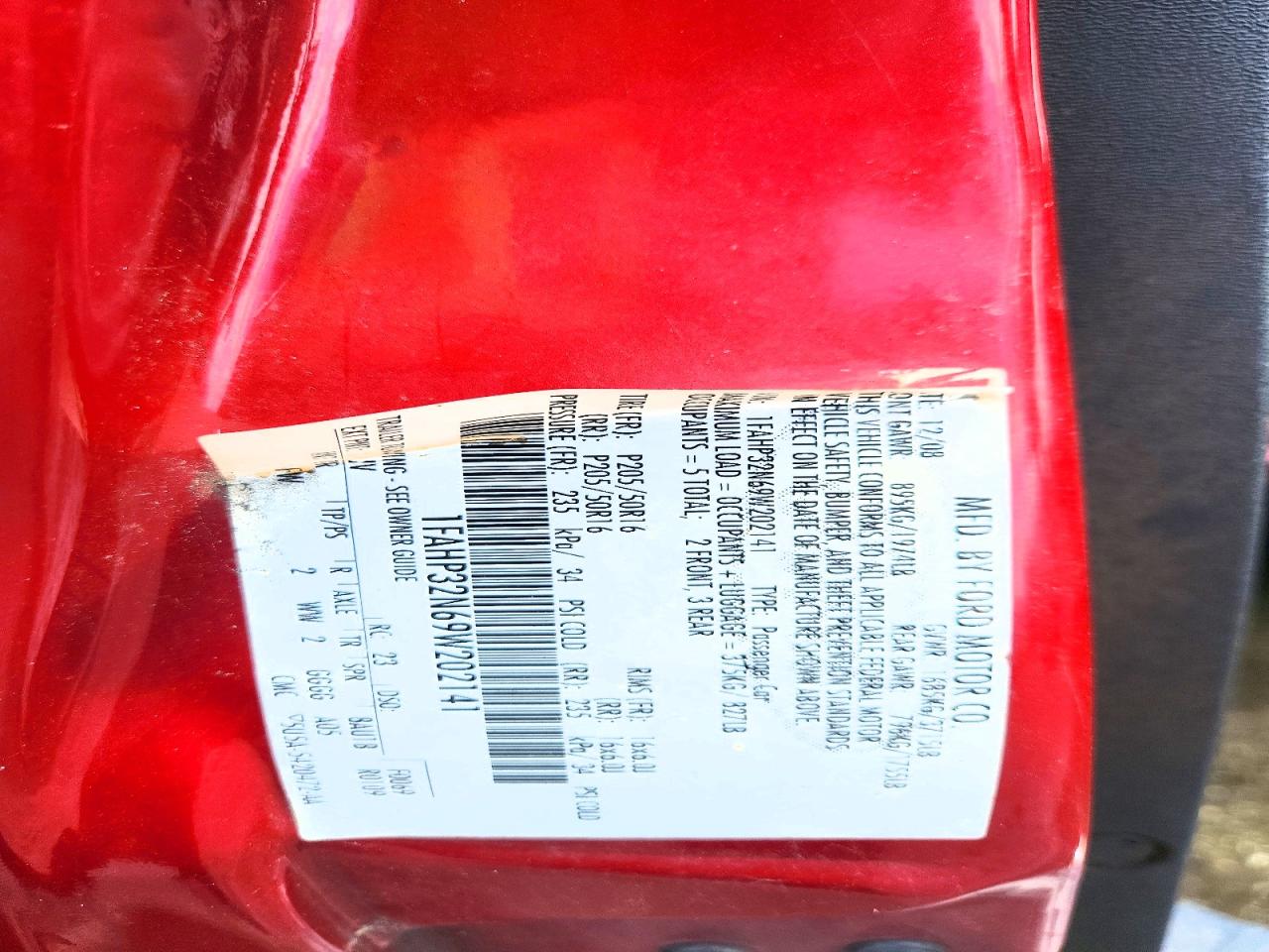 2009 Ford Focus Se Red vin: 1FAHP32N69W202141