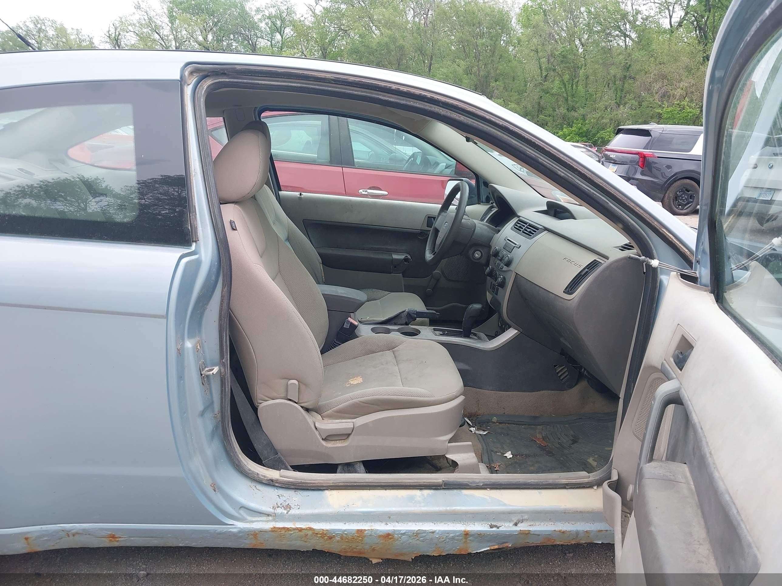 2008 Ford Focus S Light Blue vin: 1FAHP32N98W125859