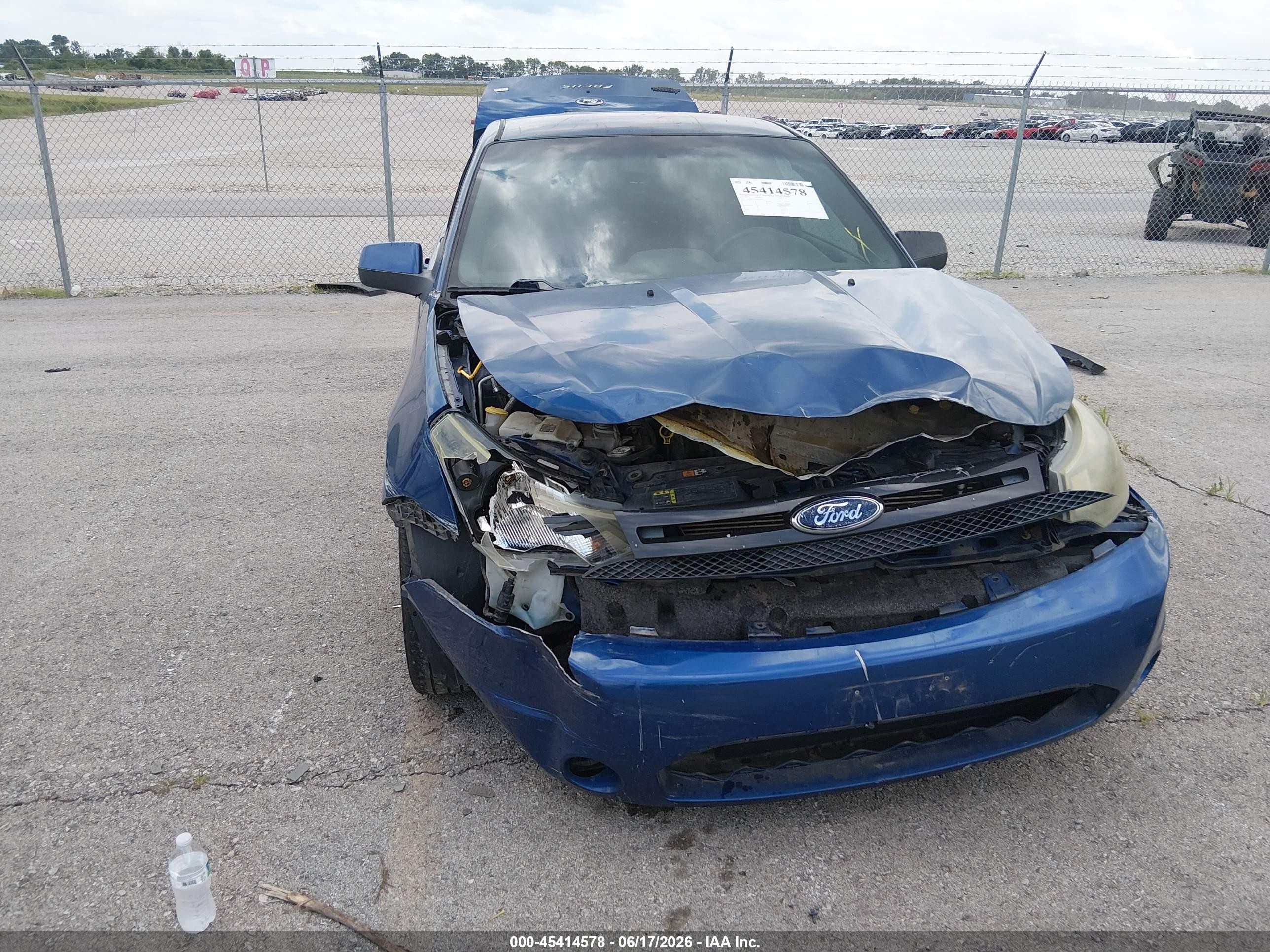 2009 Ford Focus Ses Blue vin: 1FAHP33N29W195073
