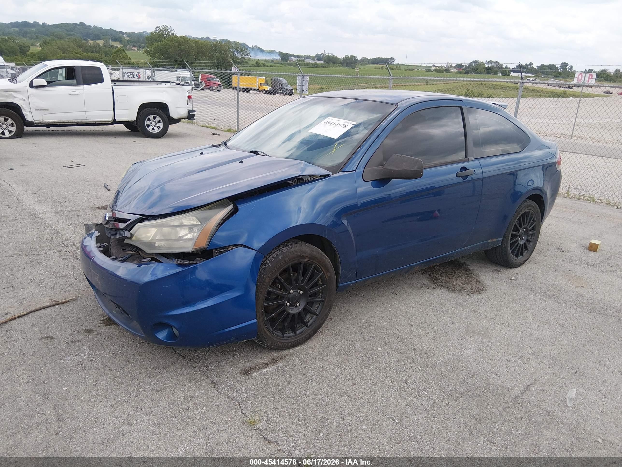 2009 Ford Focus Ses Blue vin: 1FAHP33N29W195073