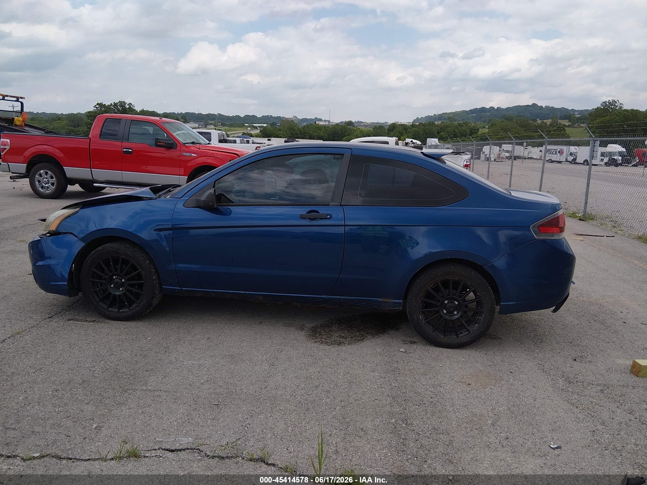 2009 Ford Focus Ses Blue vin: 1FAHP33N29W195073