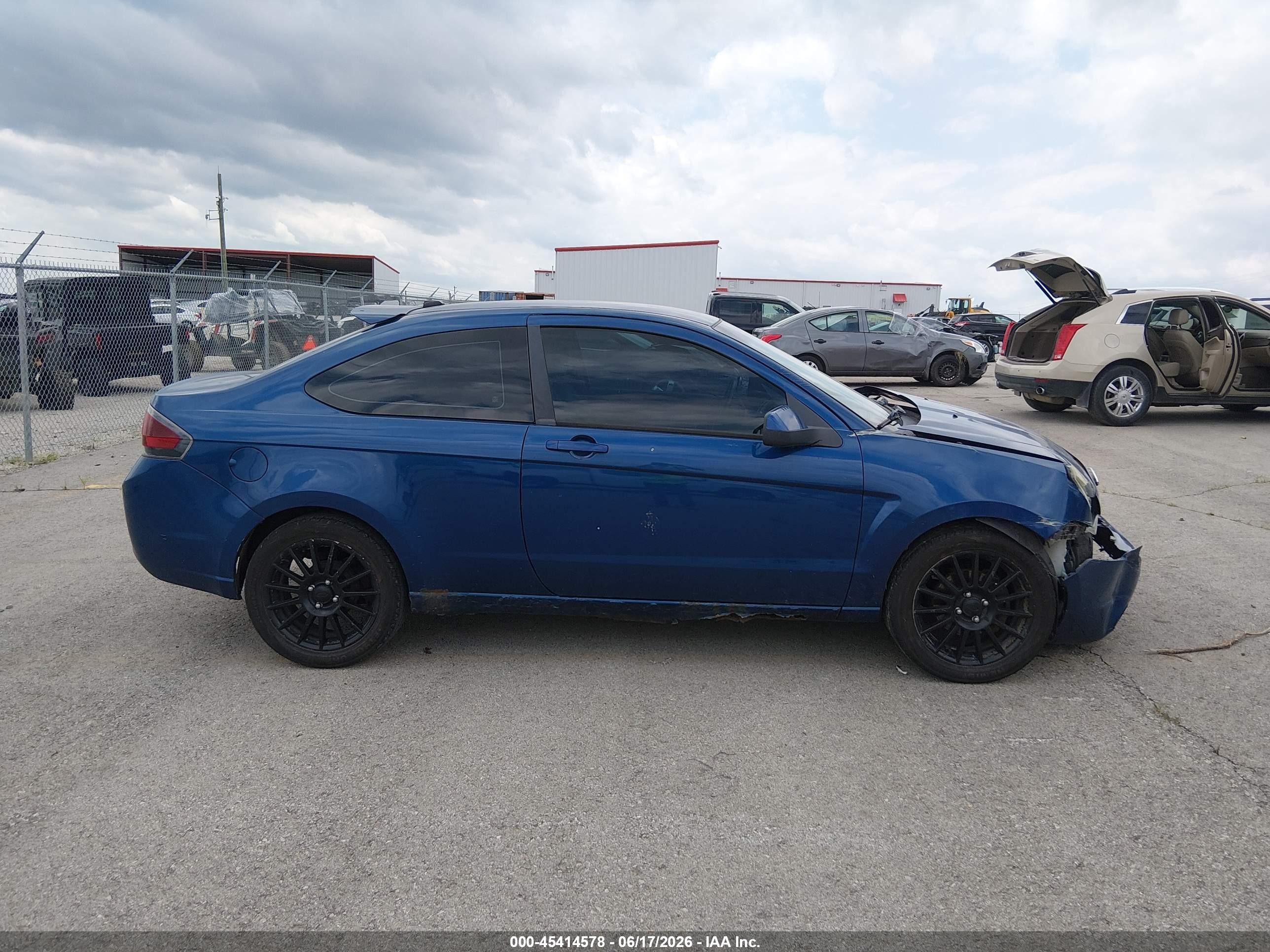 2009 Ford Focus Ses Blue vin: 1FAHP33N29W195073