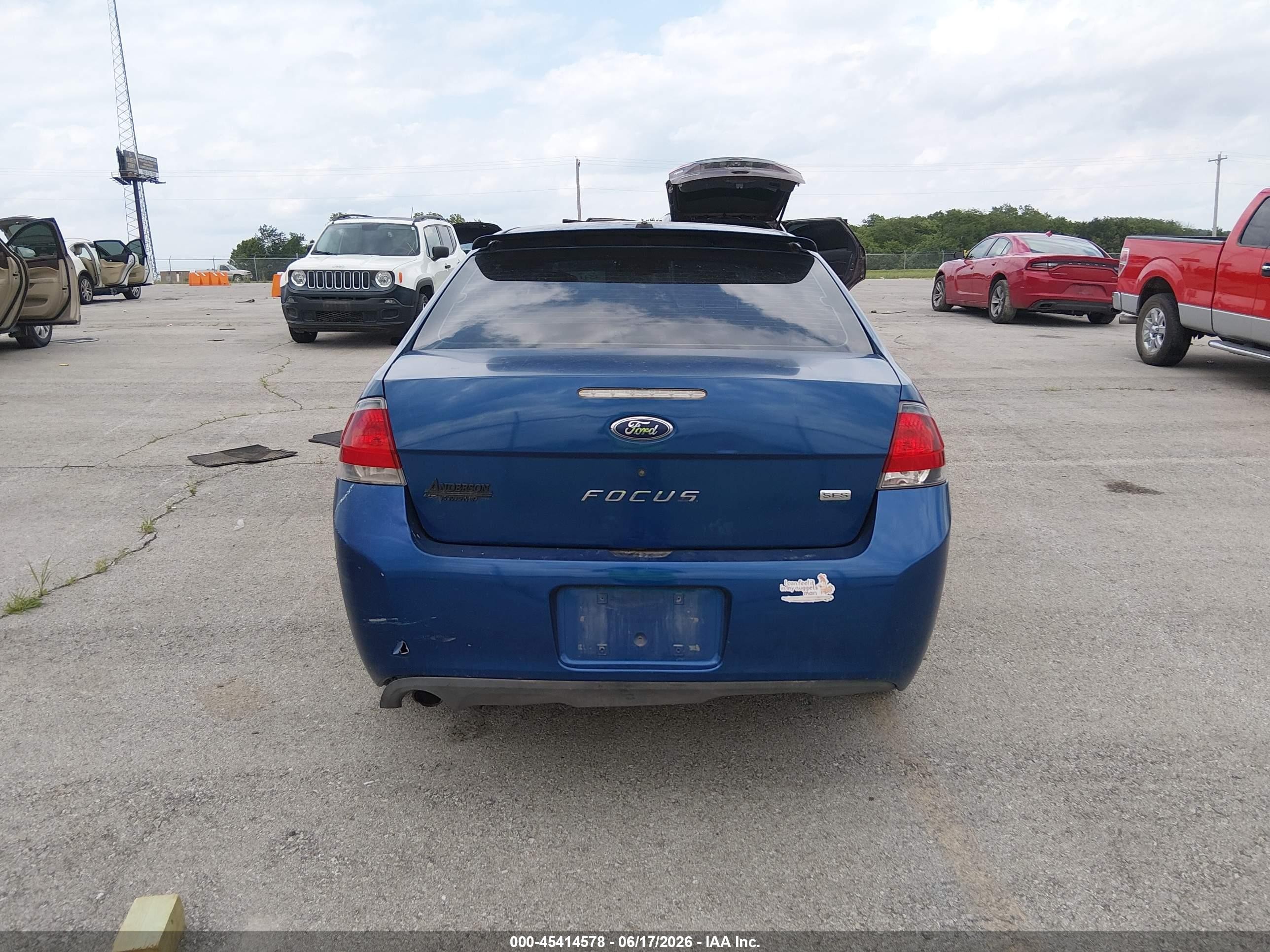 2009 Ford Focus Ses Blue vin: 1FAHP33N29W195073