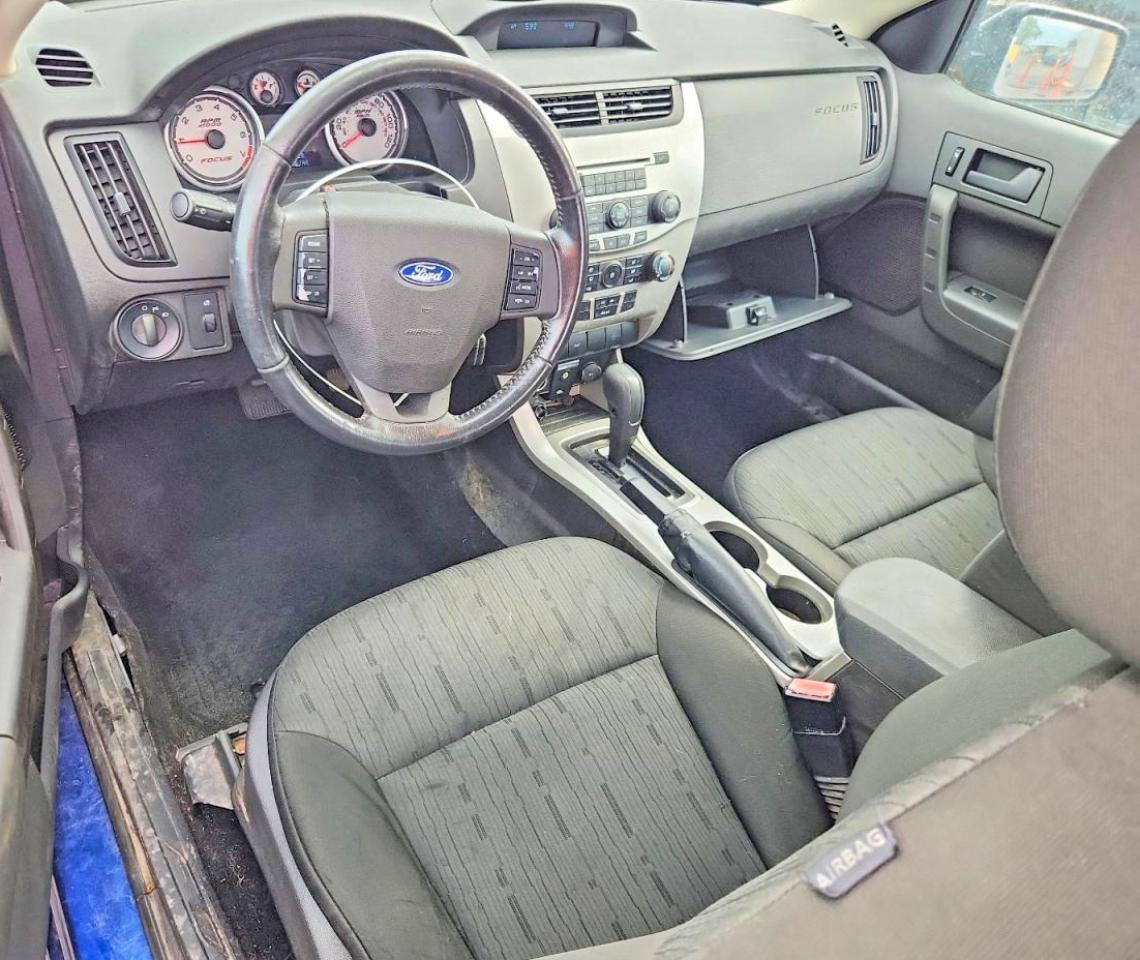 2008 Ford Focus Se Blue vin: 1FAHP33N48W242683