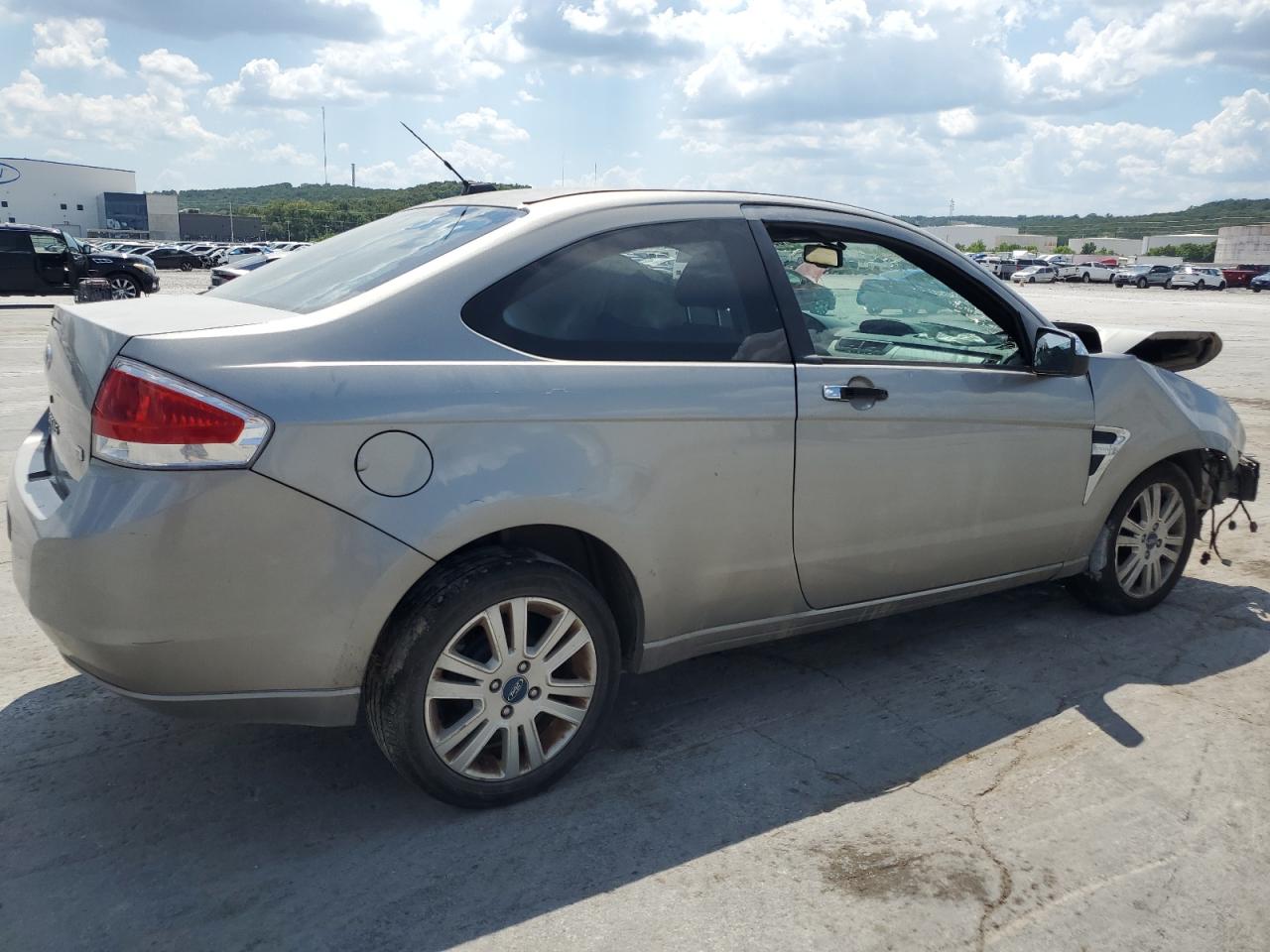 2008 Ford Focus Se Silver vin: 1FAHP33N58W207053
