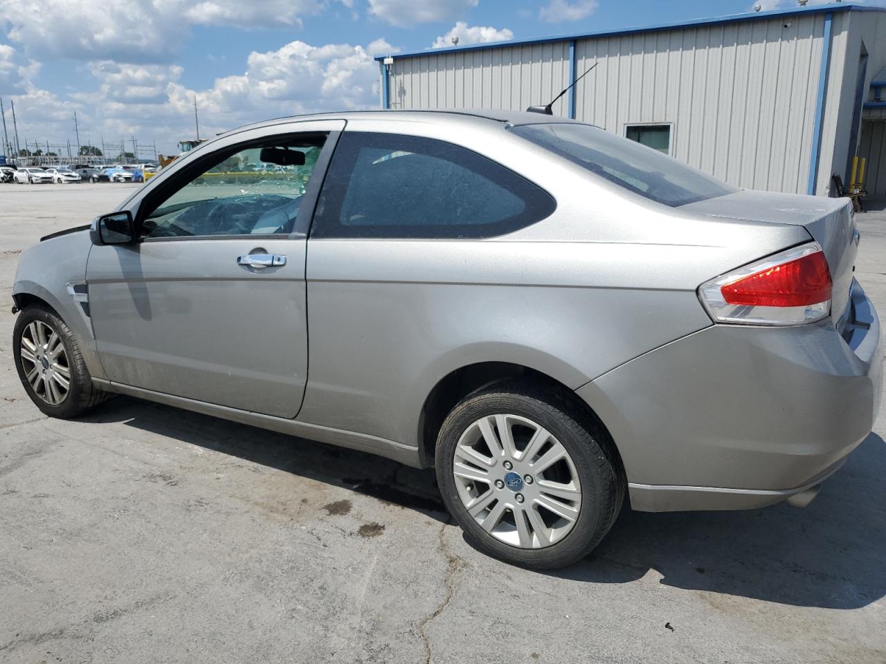 2008 Ford Focus Se Silver vin: 1FAHP33N58W207053