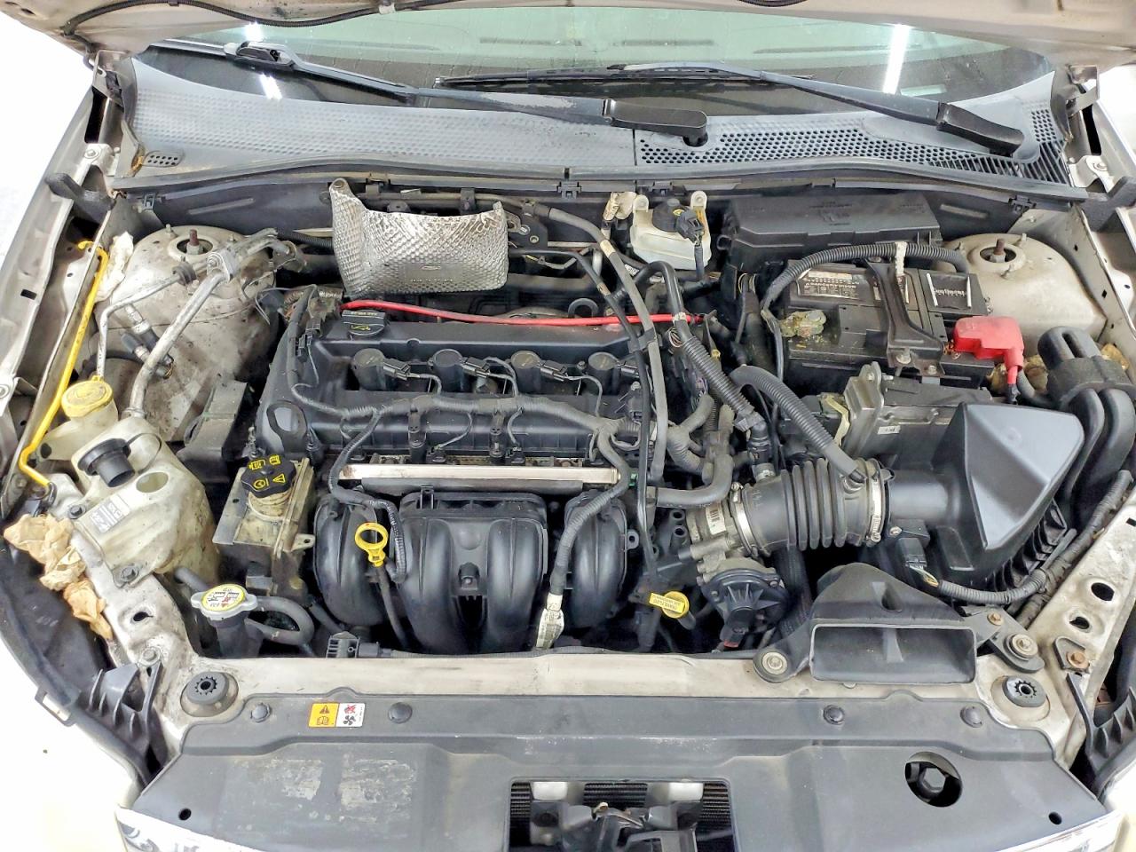 2008 Ford Focus Se Silver vin: 1FAHP33NX8W112908