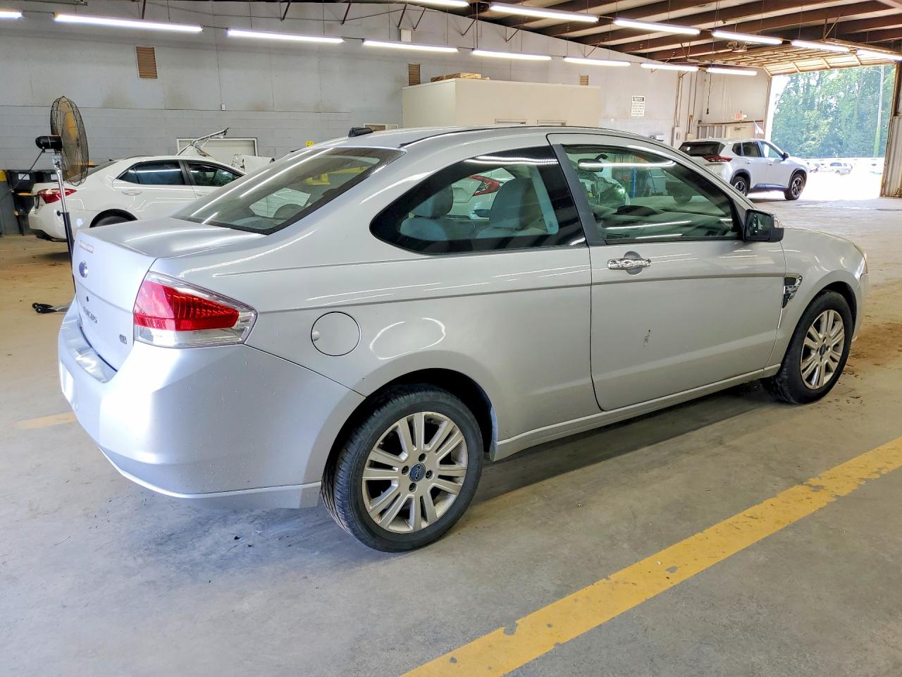 2008 Ford Focus Se Silver vin: 1FAHP33NX8W112908