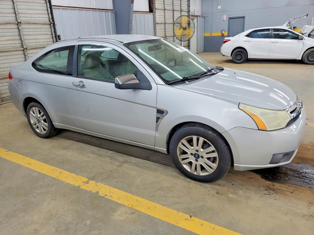2008 Ford Focus Se Silver vin: 1FAHP33NX8W112908