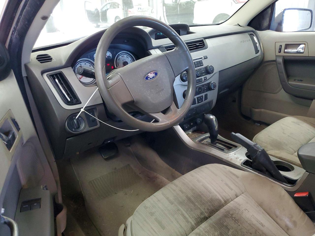 2008 Ford Focus Se Silver vin: 1FAHP33NX8W112908