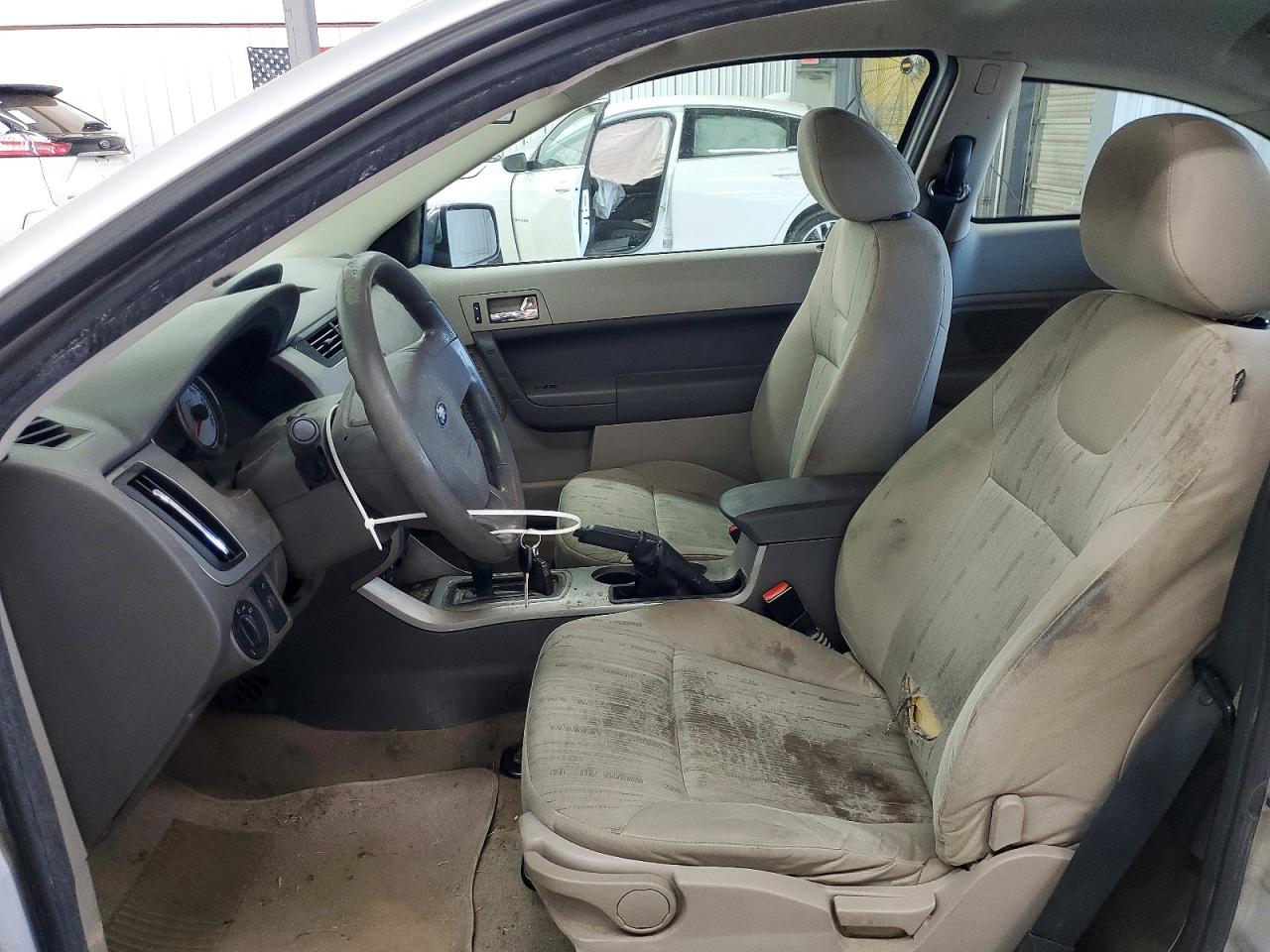 2008 Ford Focus Se Silver vin: 1FAHP33NX8W112908
