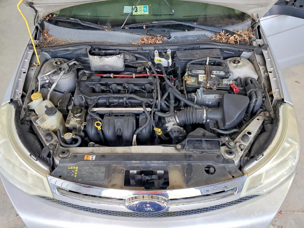 2008 Ford Focus Se Silver vin: 1FAHP33NX8W127201