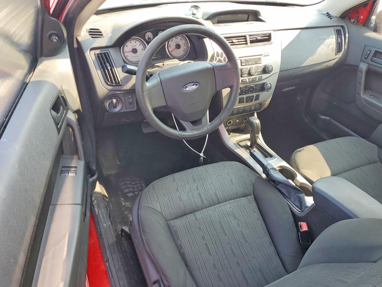 2008 Ford Focus Se Red vin: 1FAHP33NX8W137615