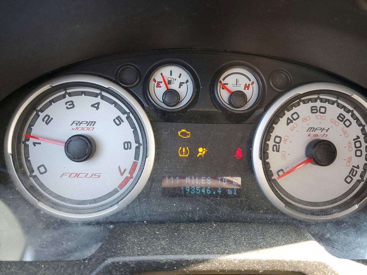 2008 Ford Focus Se Red vin: 1FAHP33NX8W137615