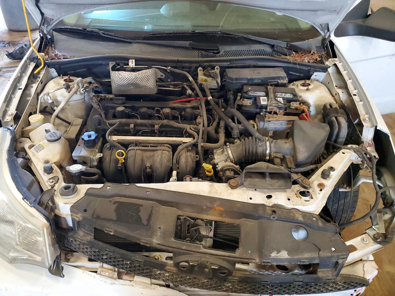 2008 Ford Focus Se White vin: 1FAHP33NX8W217366