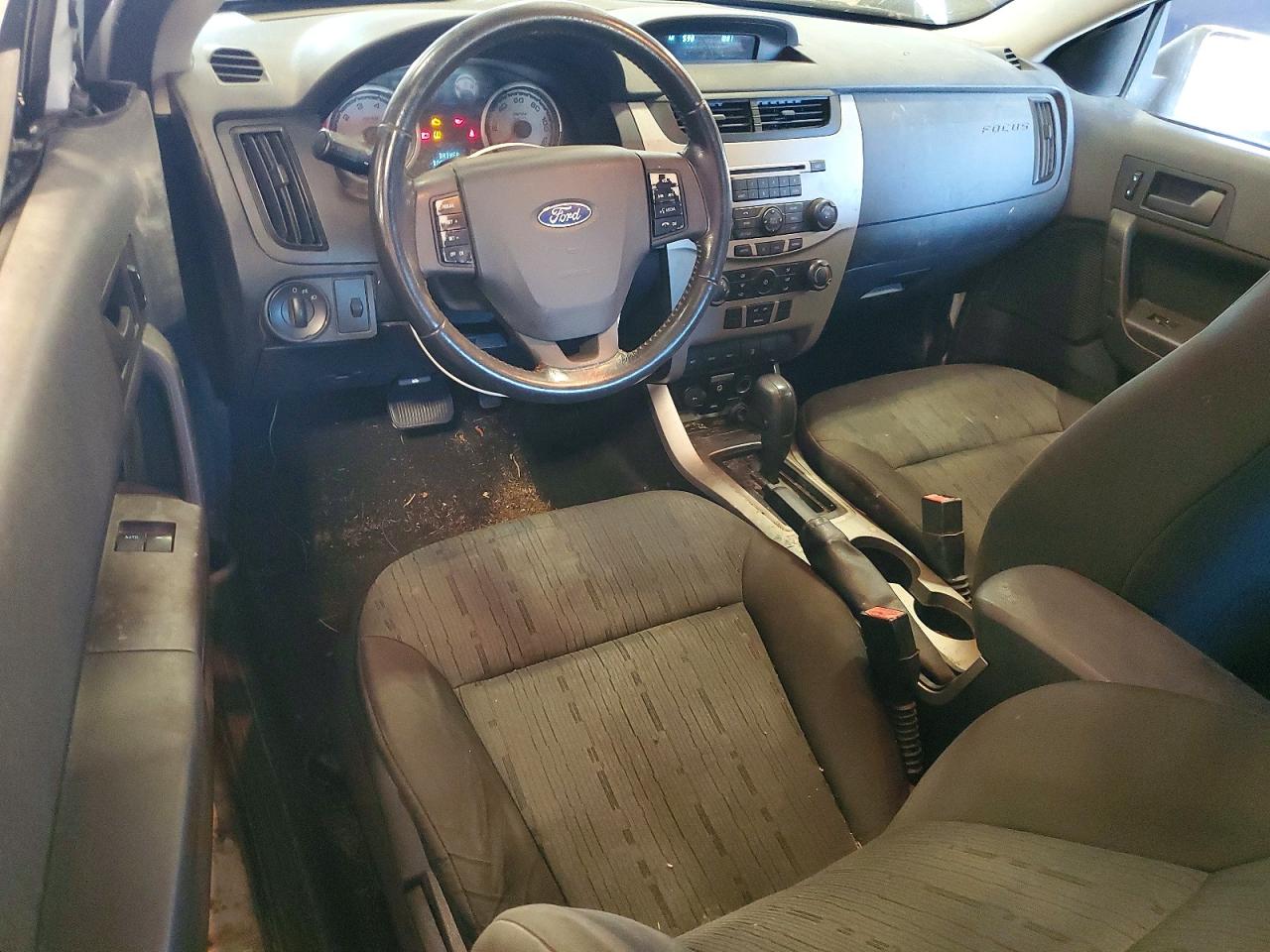 2008 Ford Focus Se White vin: 1FAHP33NX8W217366