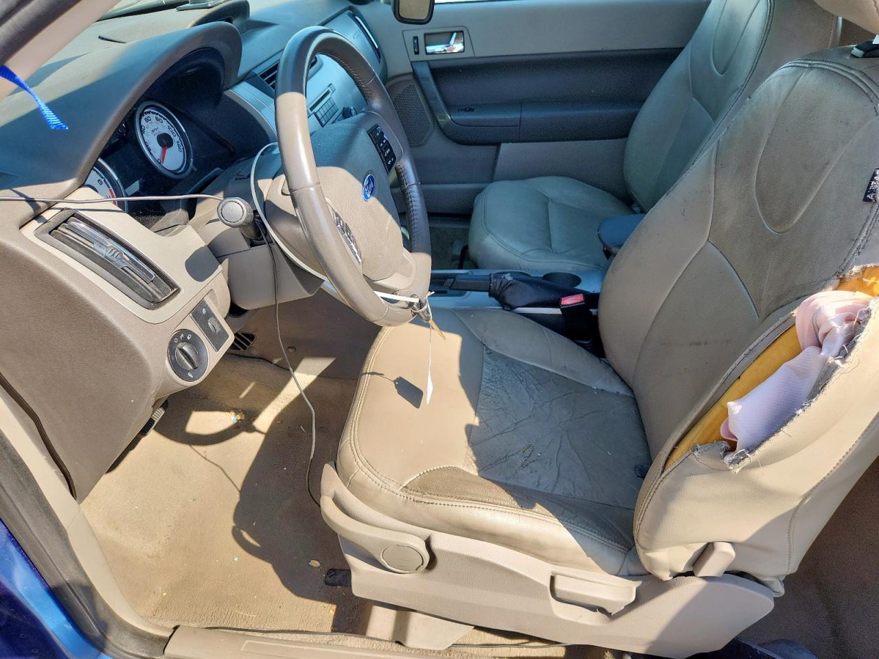 2008 Ford Focus Blue vin: 1FAHP33NX8W217514