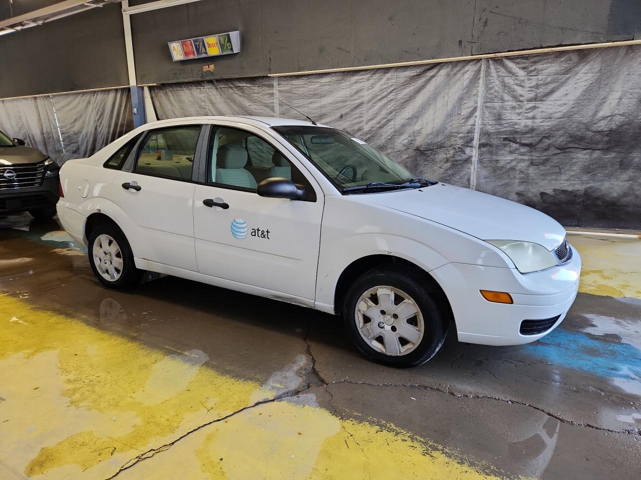 2007 Ford Focus Se White vin: 1FAHP34N07W354927 Damage: Right Rocker Panel, Dent(S) W/ Paint Dmg, 7 To 8 Inches