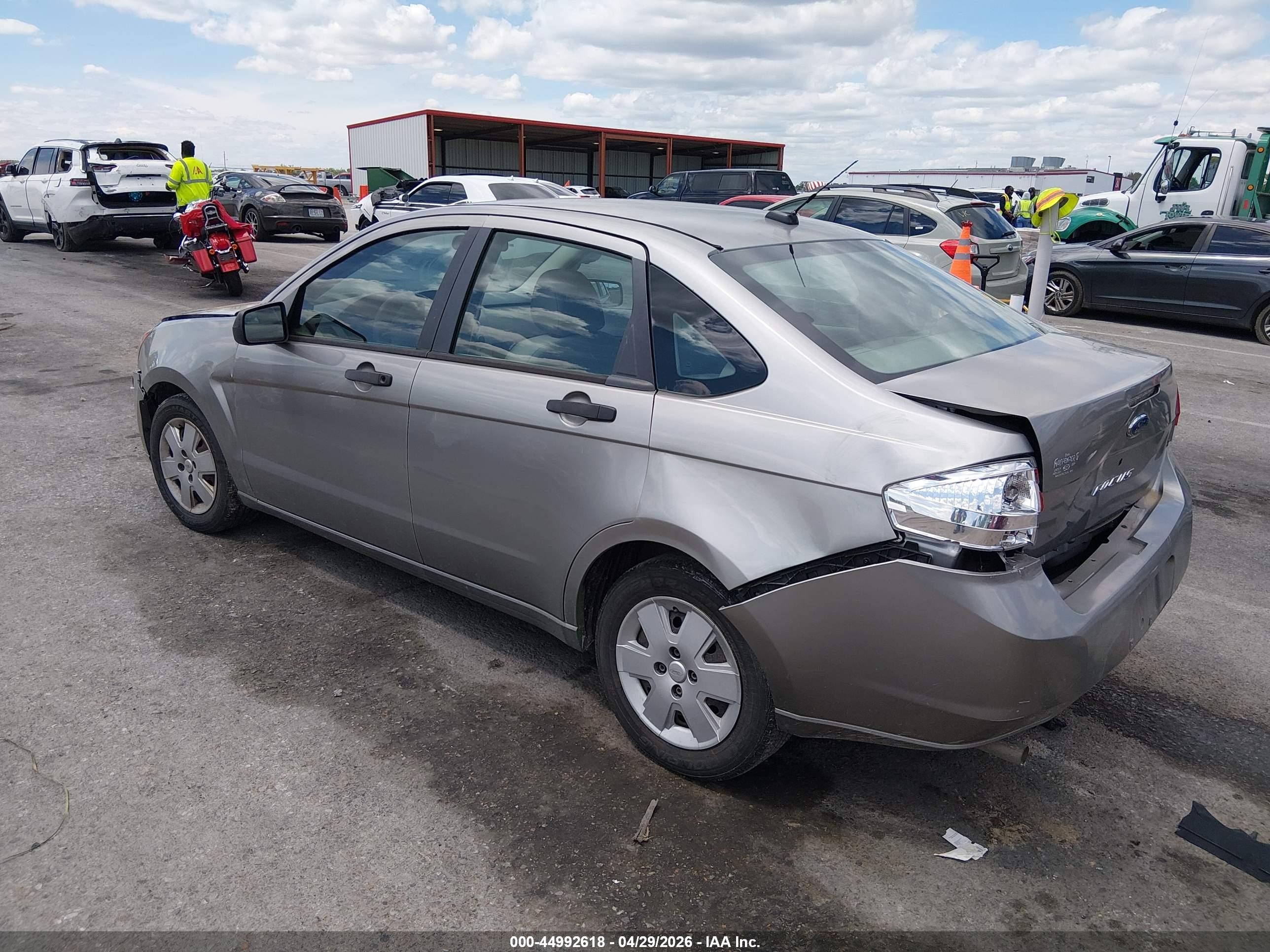 2008 Ford Focus S Silver vin: 1FAHP34N08W152090