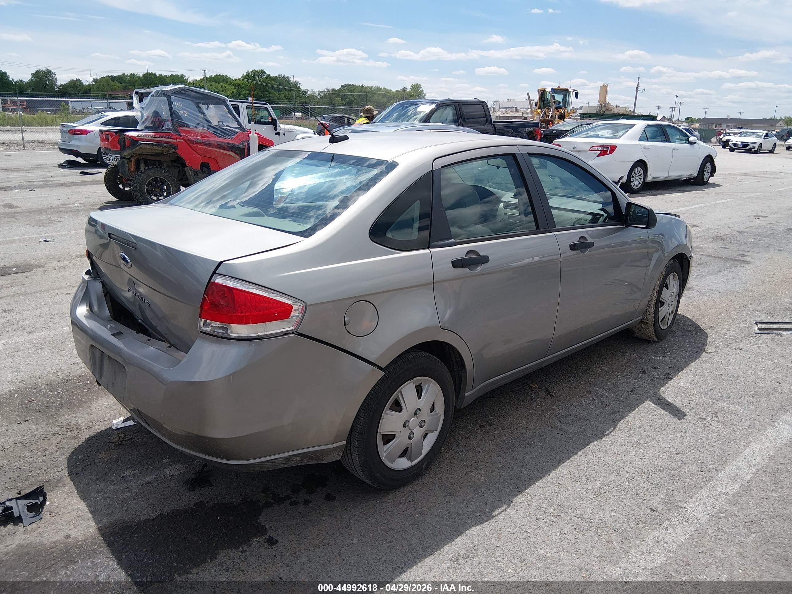 2008 Ford Focus S Silver vin: 1FAHP34N08W152090