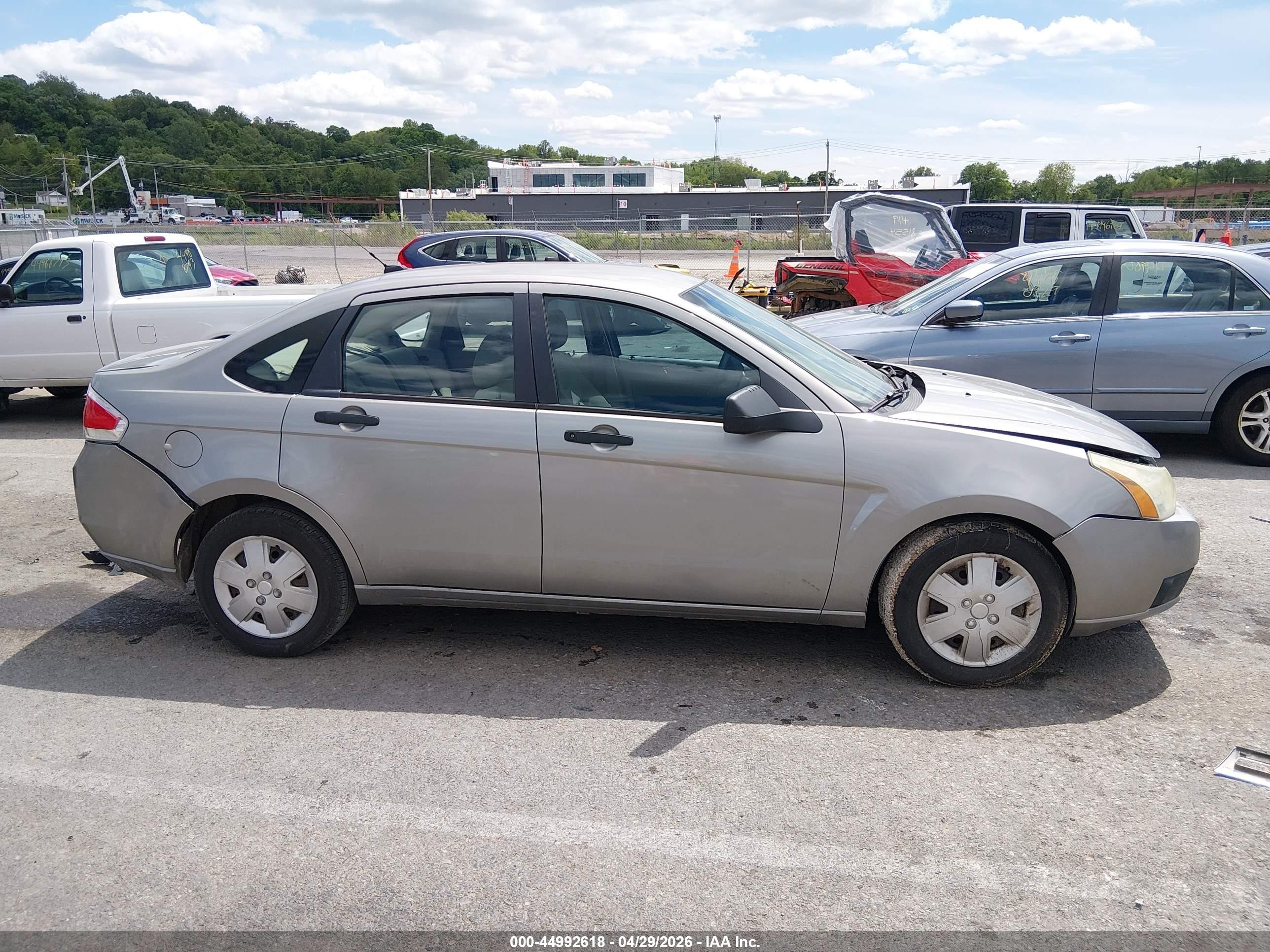 2008 Ford Focus S Silver vin: 1FAHP34N08W152090
