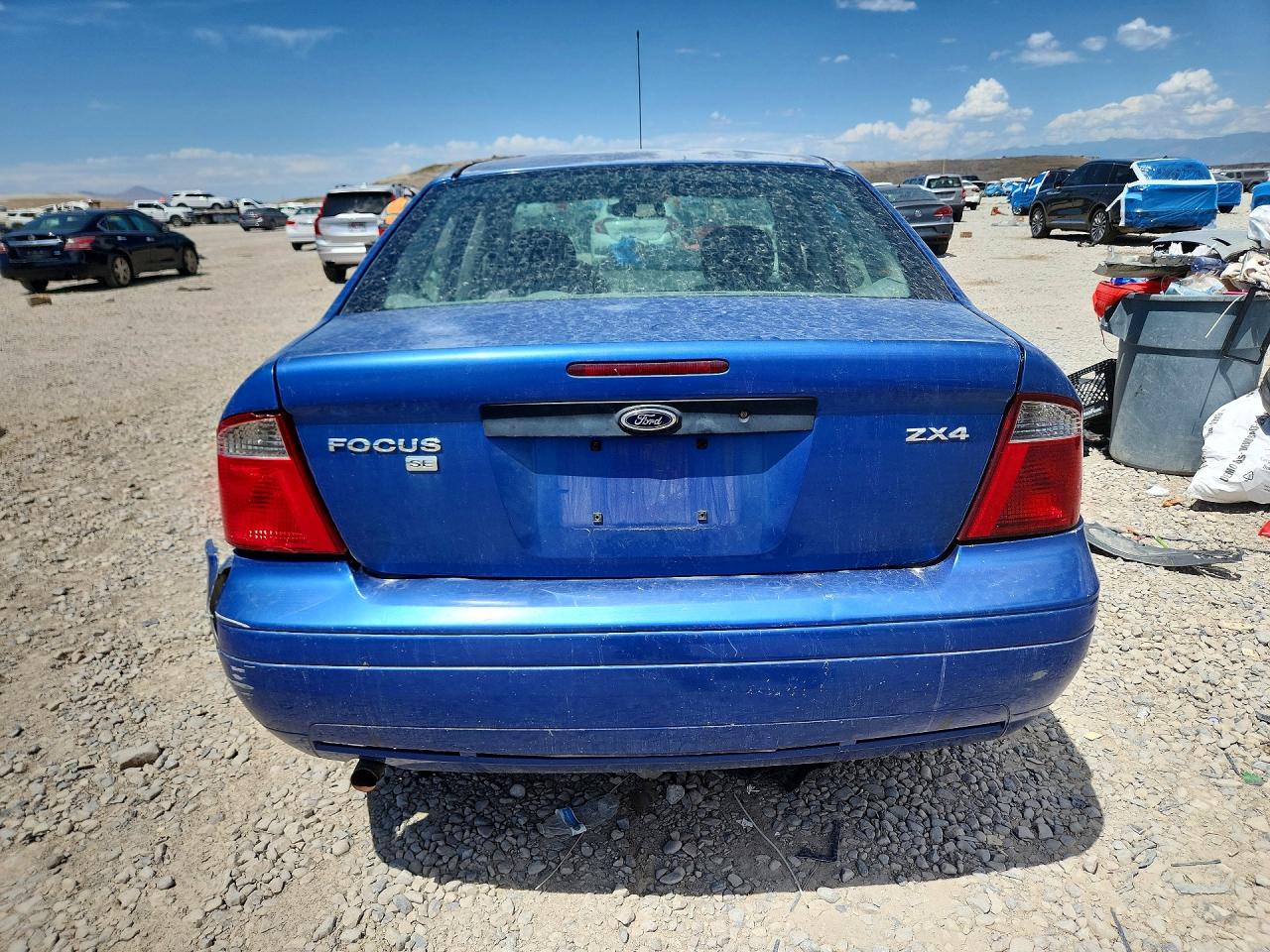 2005 Ford Focus Zx4 Blue vin: 1FAHP34N15W186552