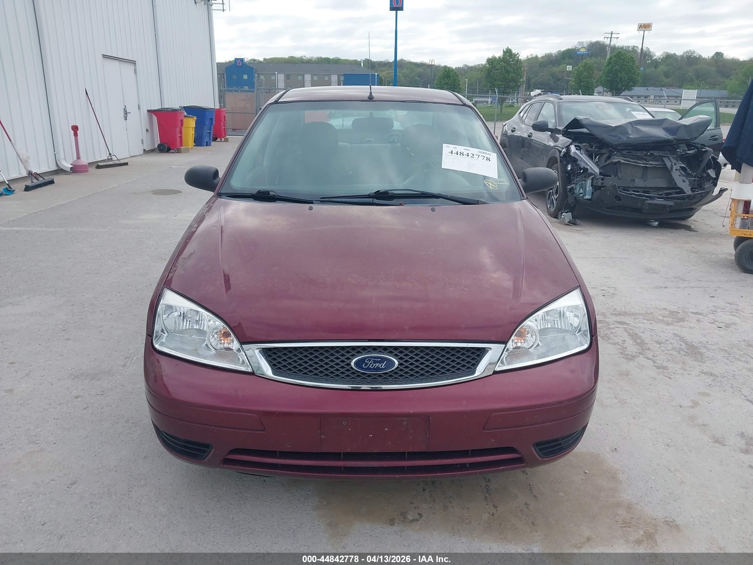 2006 Ford Focus Zx4 Red vin: 1FAHP34N26W157305